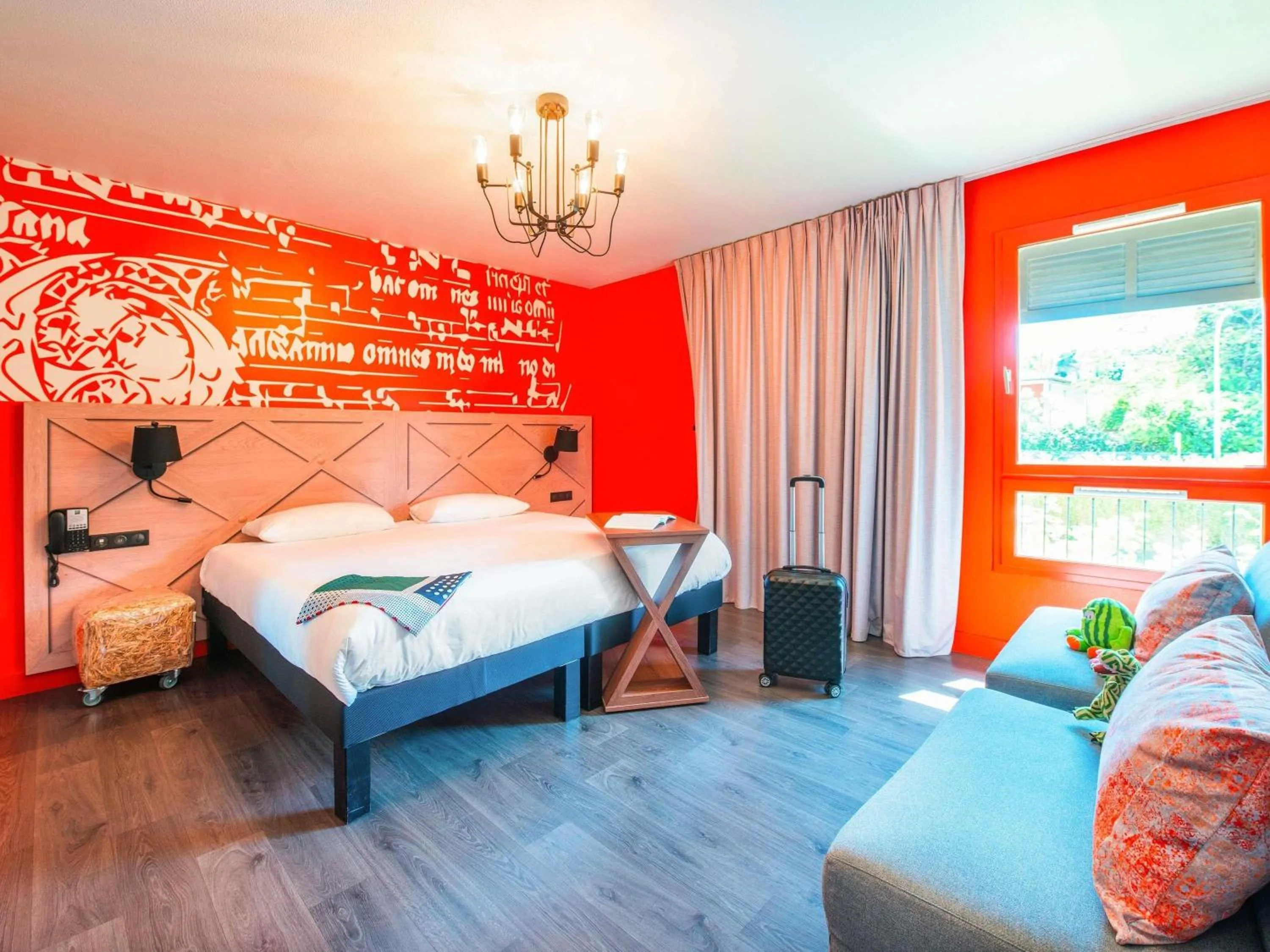Standard Room with 1 Double Bed and Two Sofa Beds in ibis Styles Carcassonne La Cité