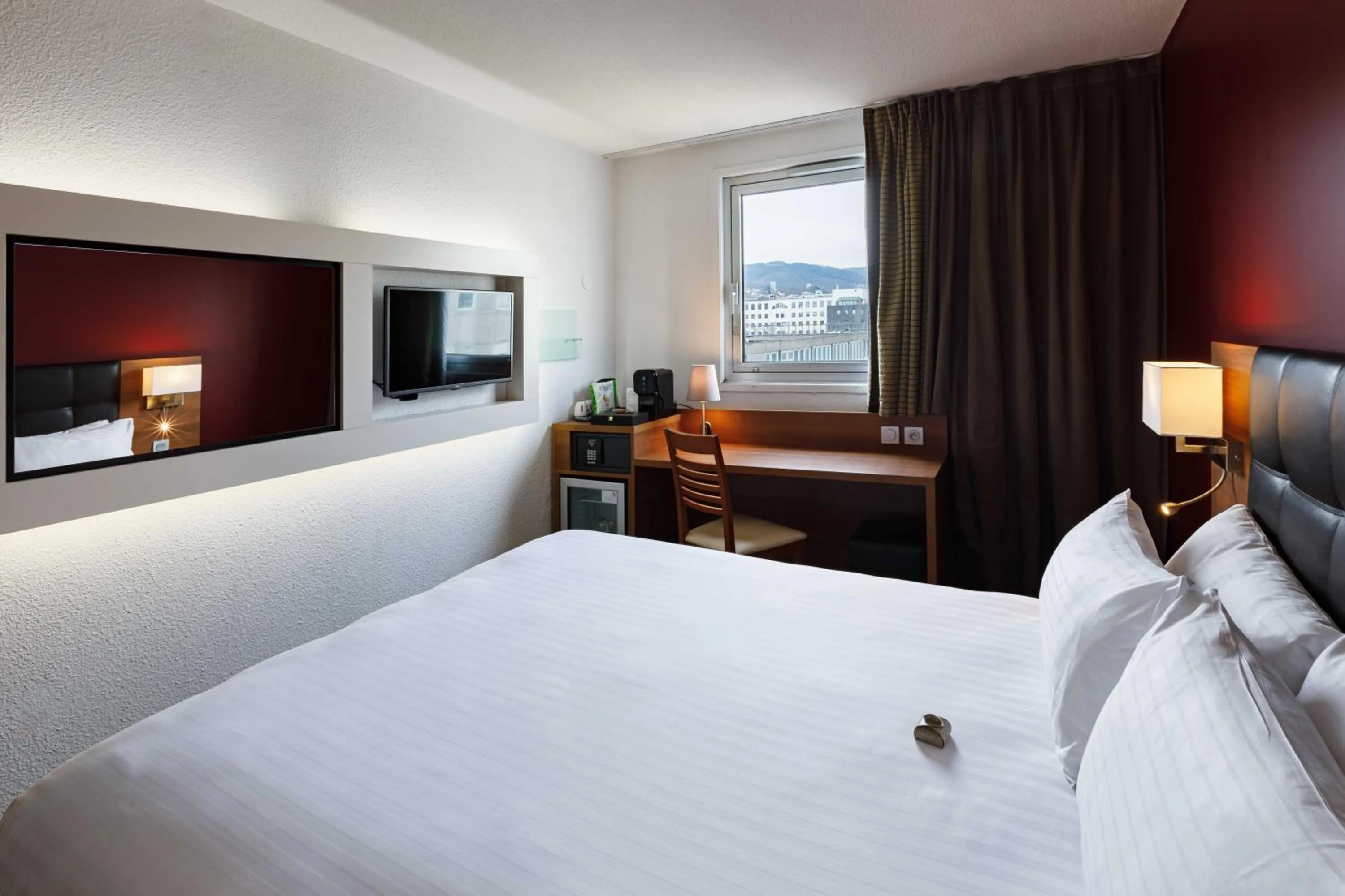 Standard Room in Holiday Inn Clermont Ferrand Centre by IHG