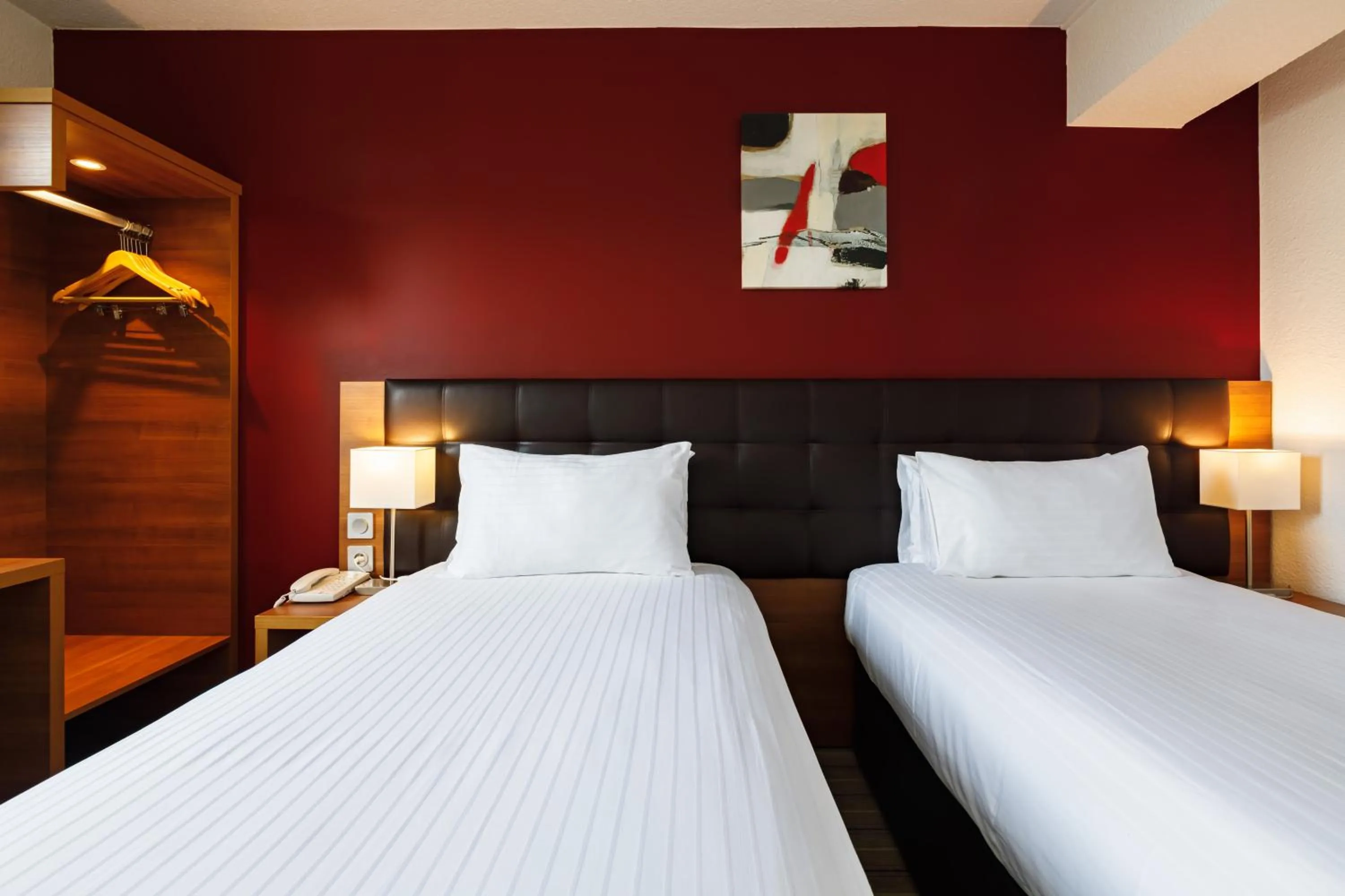 Standard Twin Room in Holiday Inn Clermont Ferrand Centre by IHG