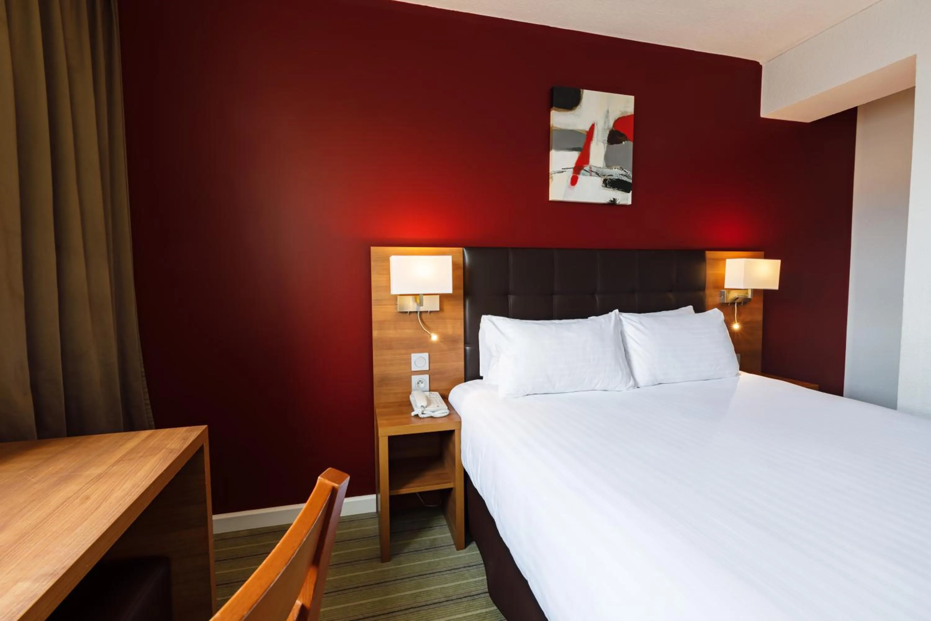 Executive Queen Room - Top Floor in Holiday Inn Clermont Ferrand Centre by IHG