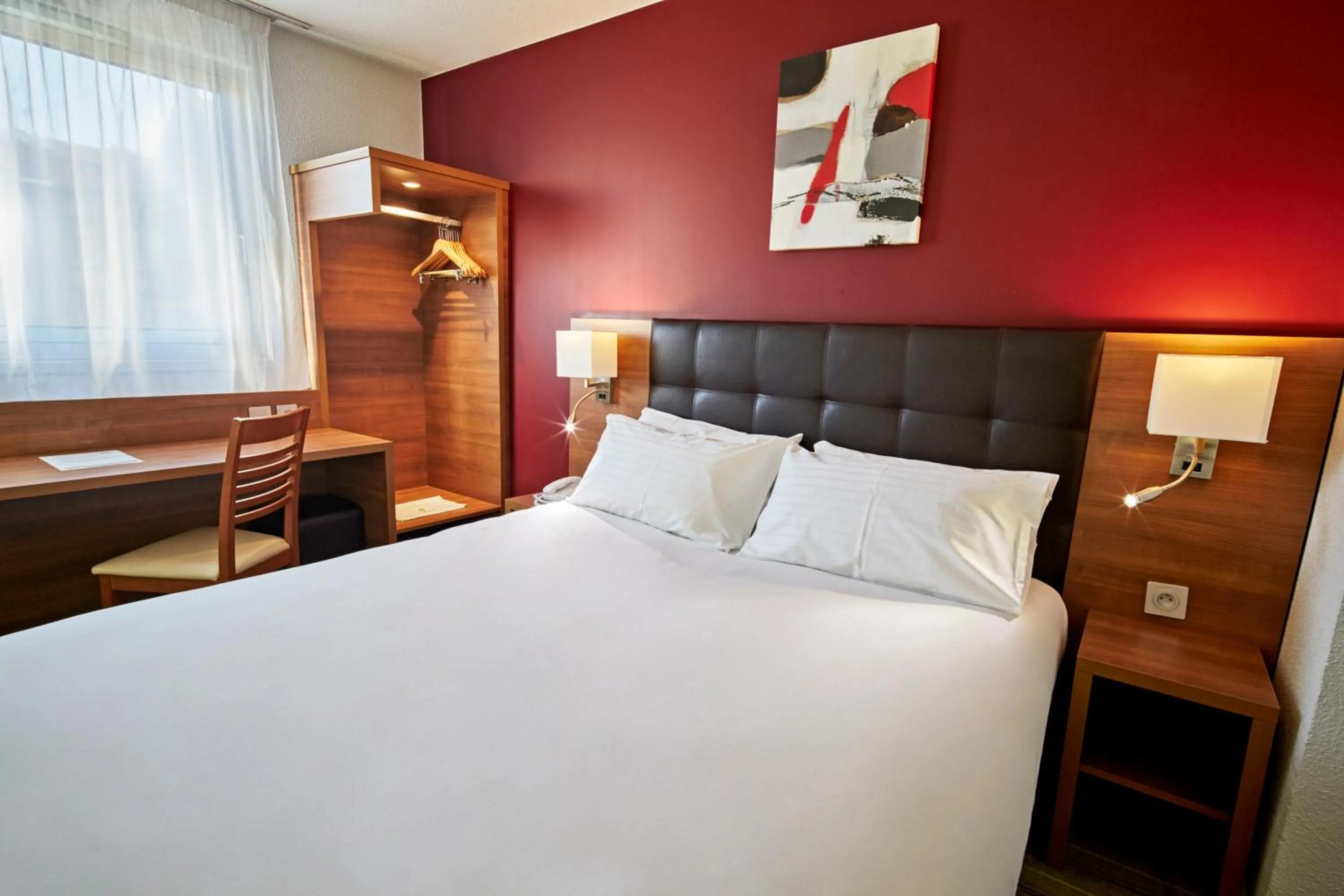 Standard Queen Room in Holiday Inn Clermont Ferrand Centre by IHG