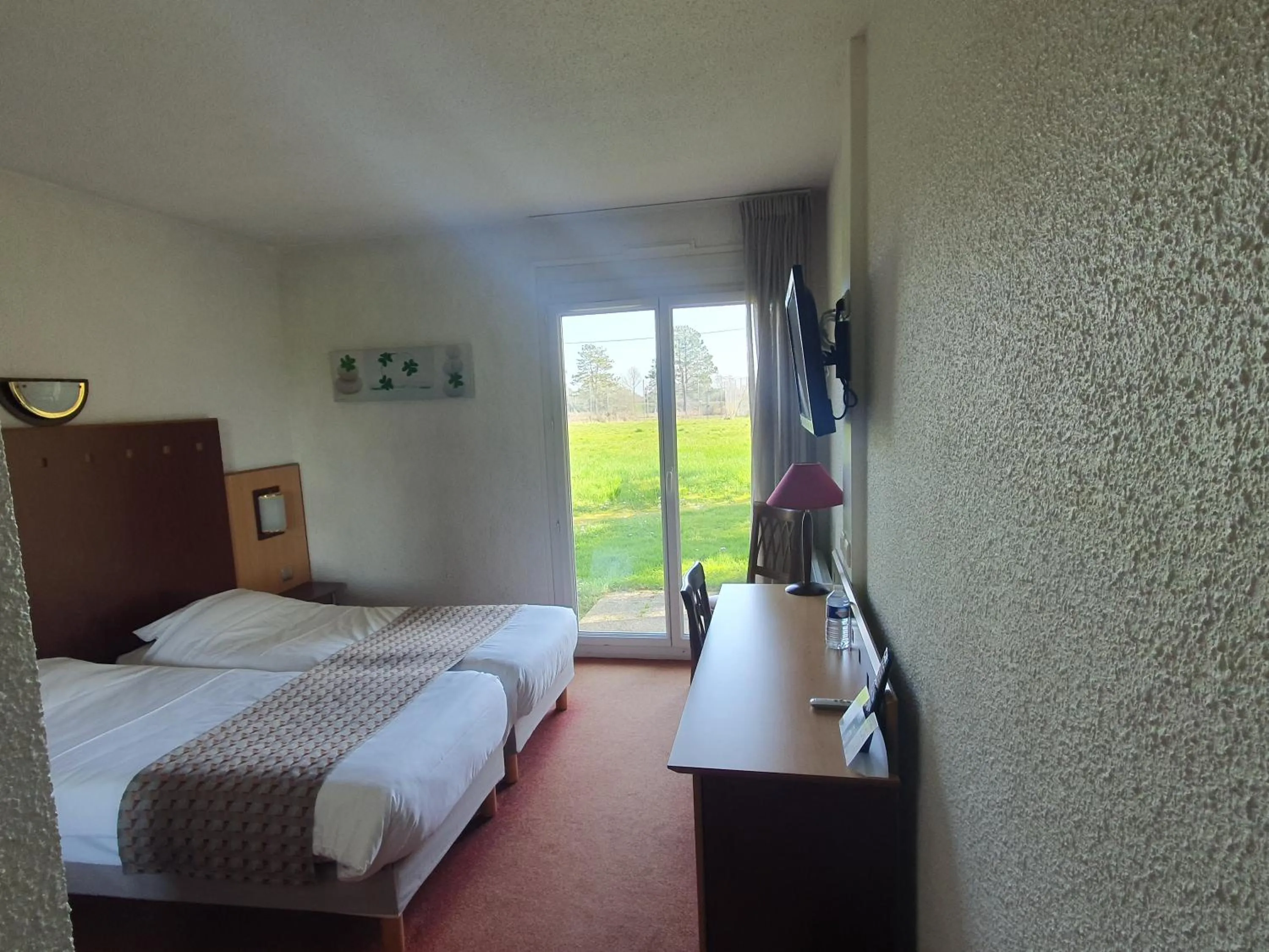 Superior Room - Disability Access in Logis Hotel De La Loire - Restaurant Les Bateliers