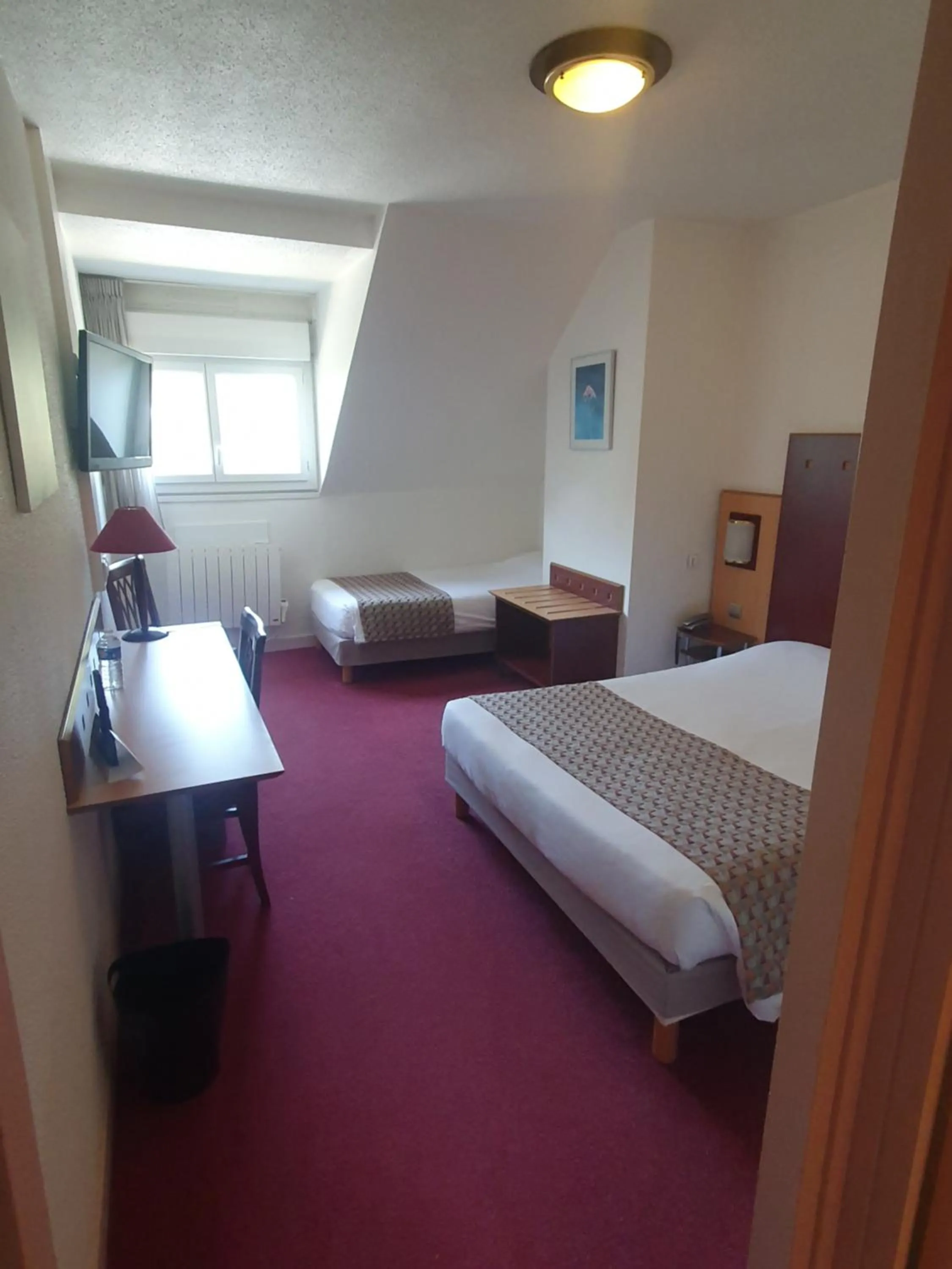 Triple Room (3 Adults) in Logis Hotel De La Loire - Restaurant Les Bateliers