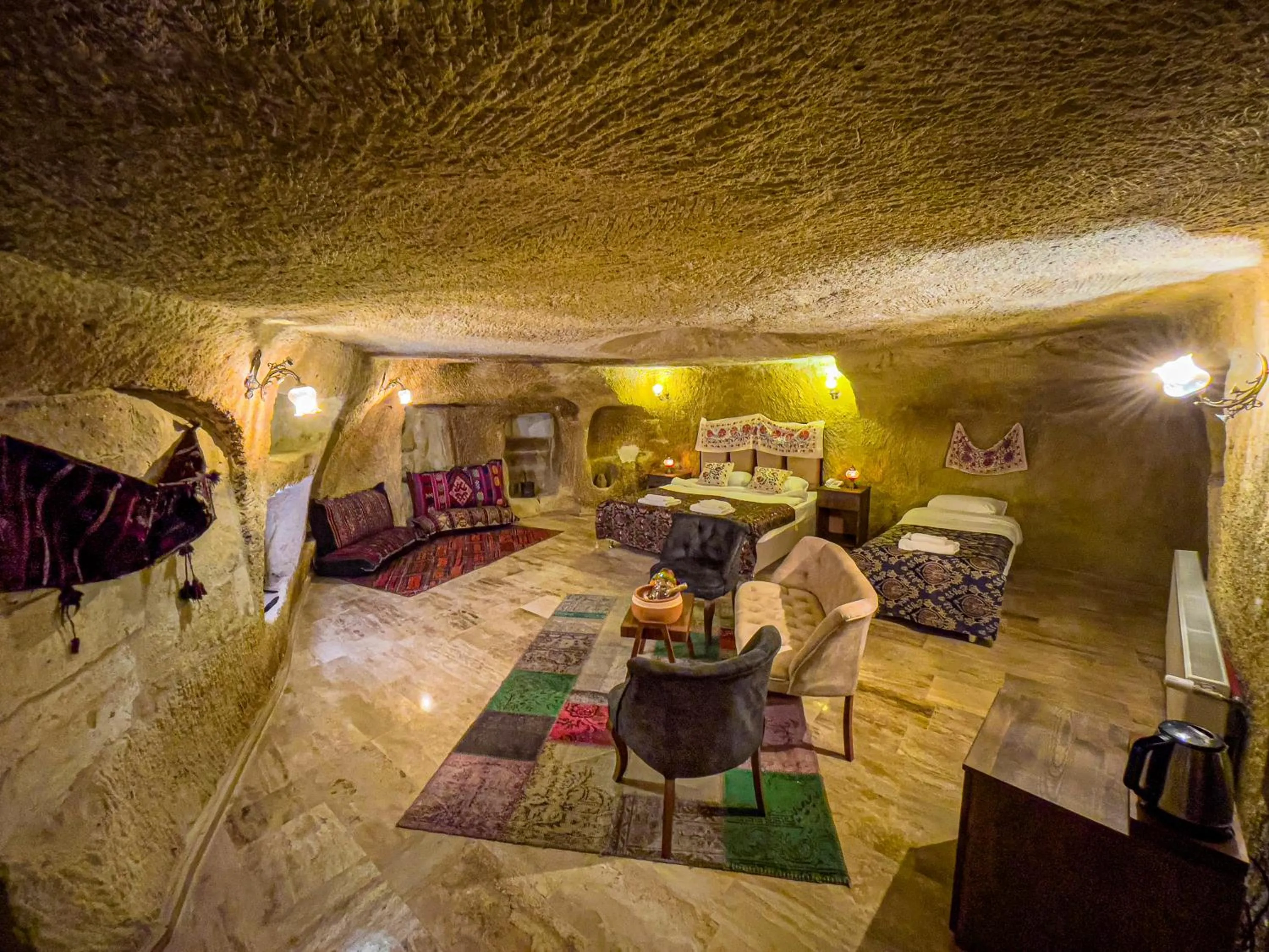 Deluxe Quadruple Room in Heritage Cave Suites