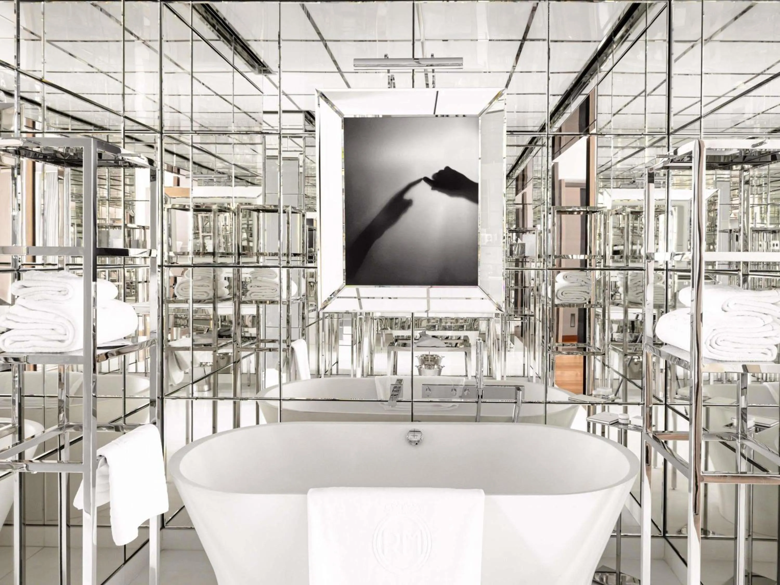 Gallery King Suite in Hôtel Le Royal Monceau Raffles Paris