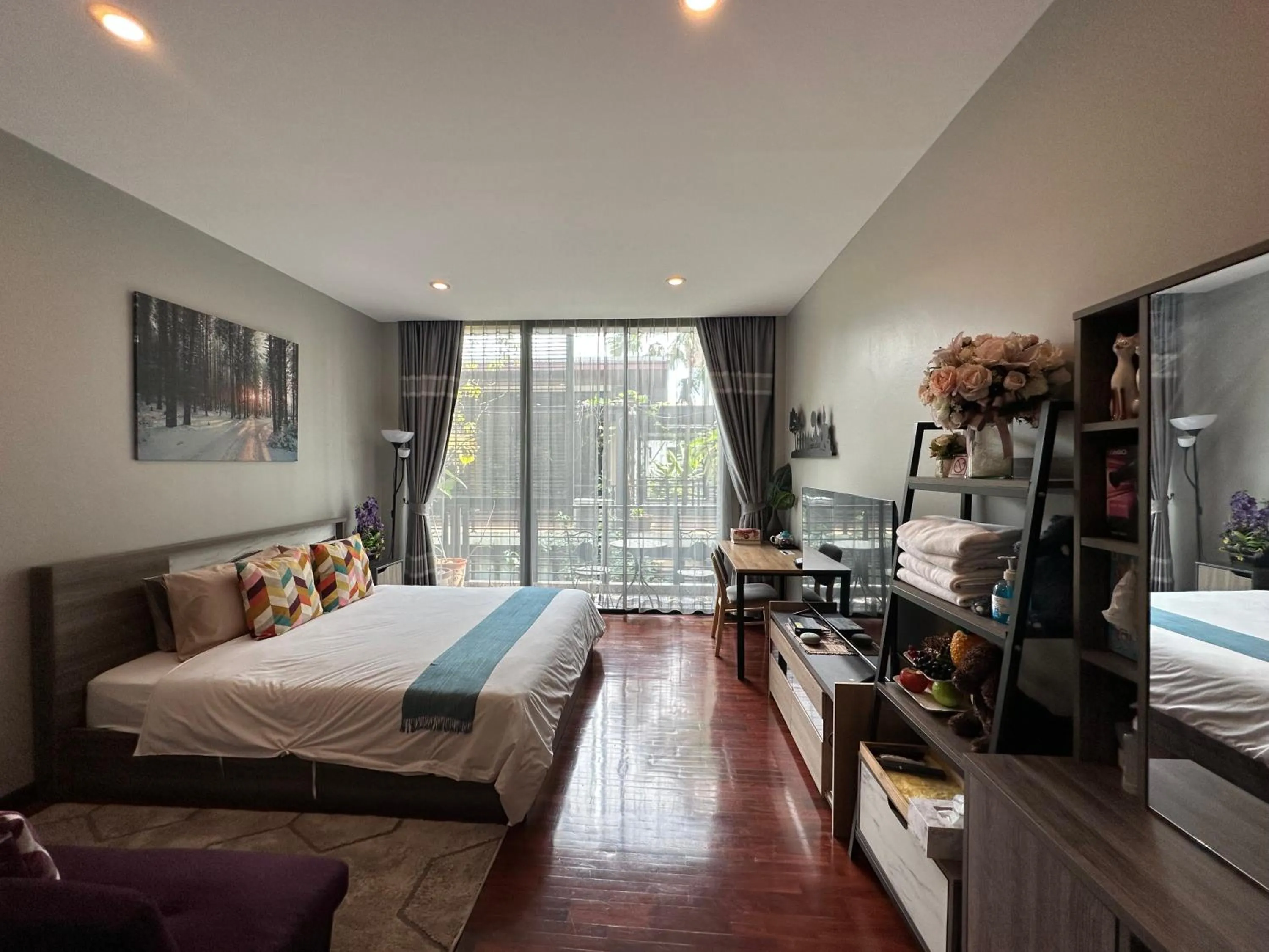 King Room with Balcony in PomPom Home