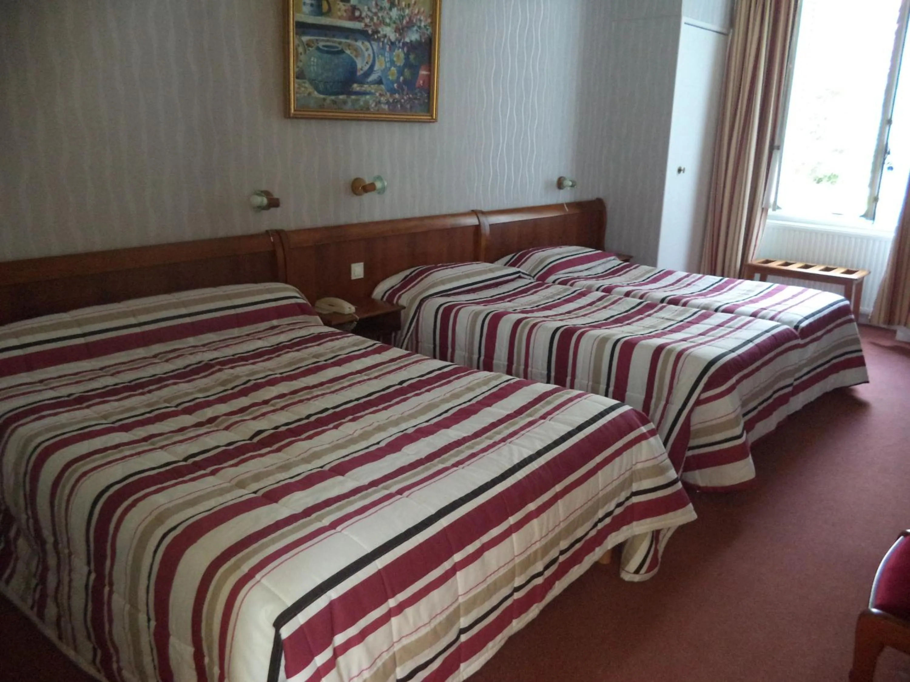 Family Room Park Side in Cit'Hotel Avallon Vauban