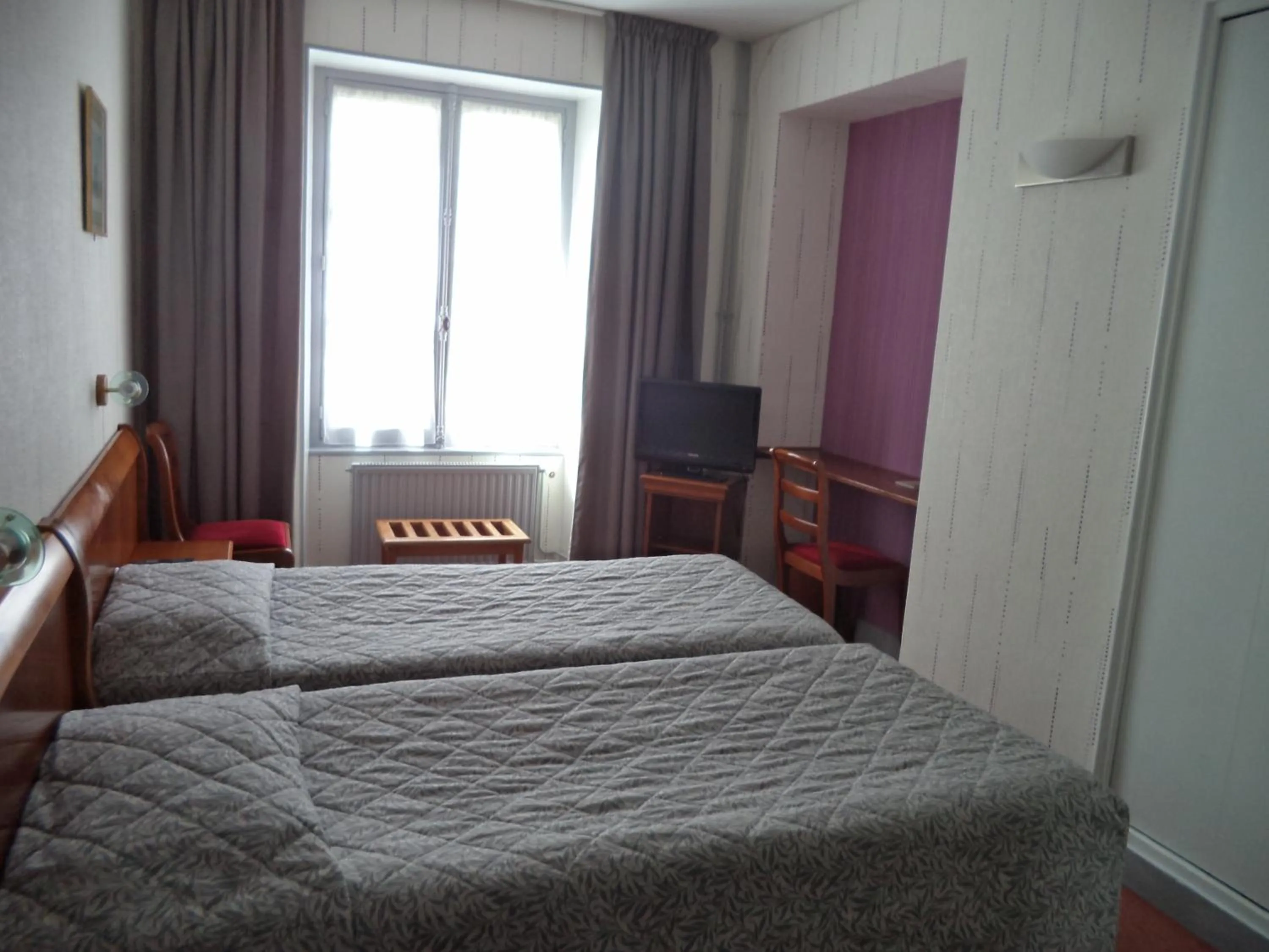 Twin Room Park Side in Cit'Hotel Avallon Vauban