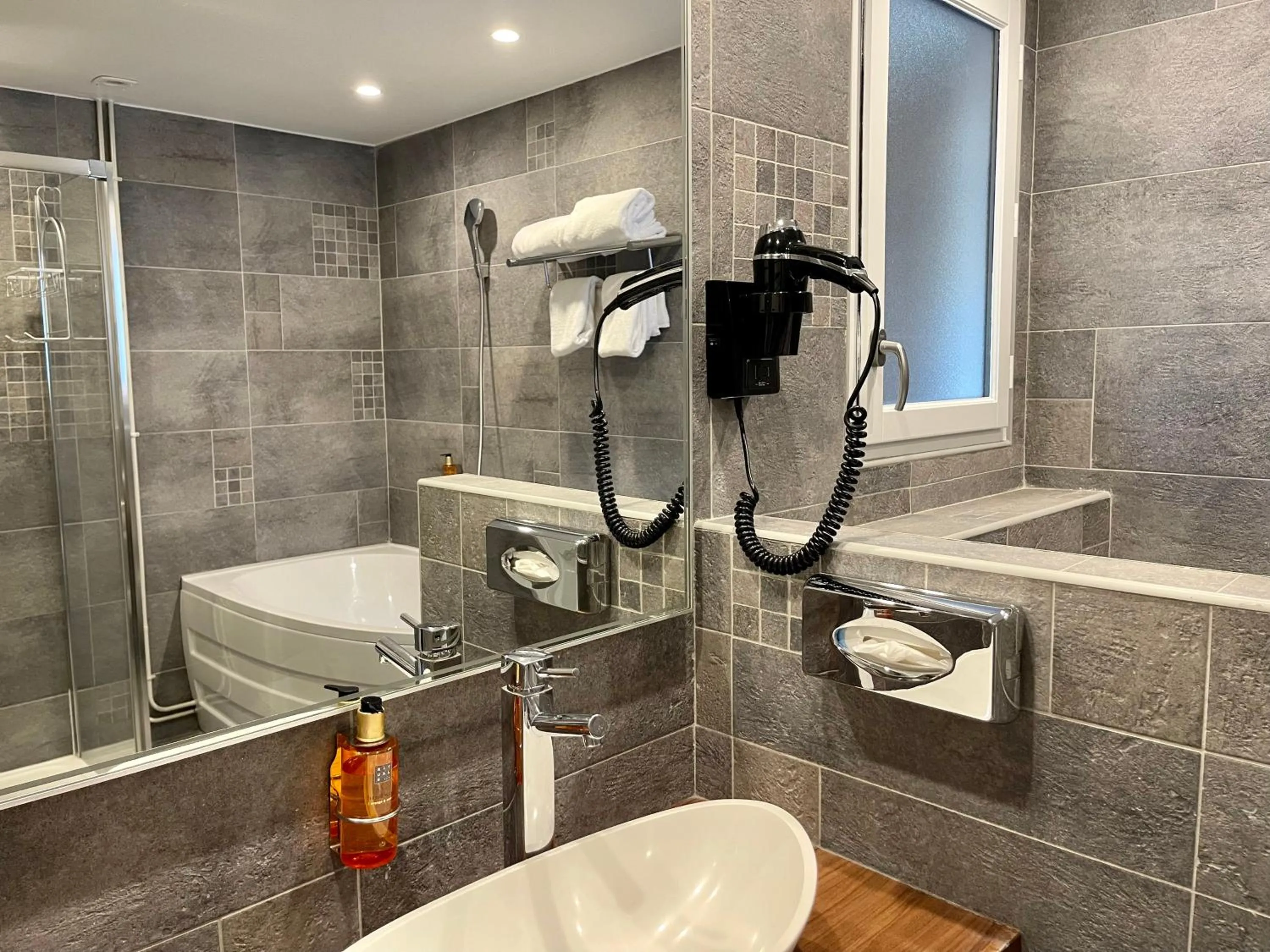 Deluxe Room with One King and One Single Bed and Shower - Non-Smoking in Best Western Hôtel De France