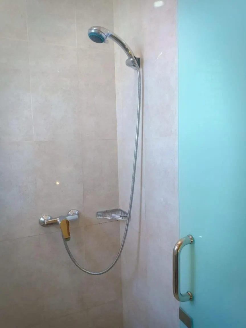 Deluxe Twin Room in Merlin Hotel