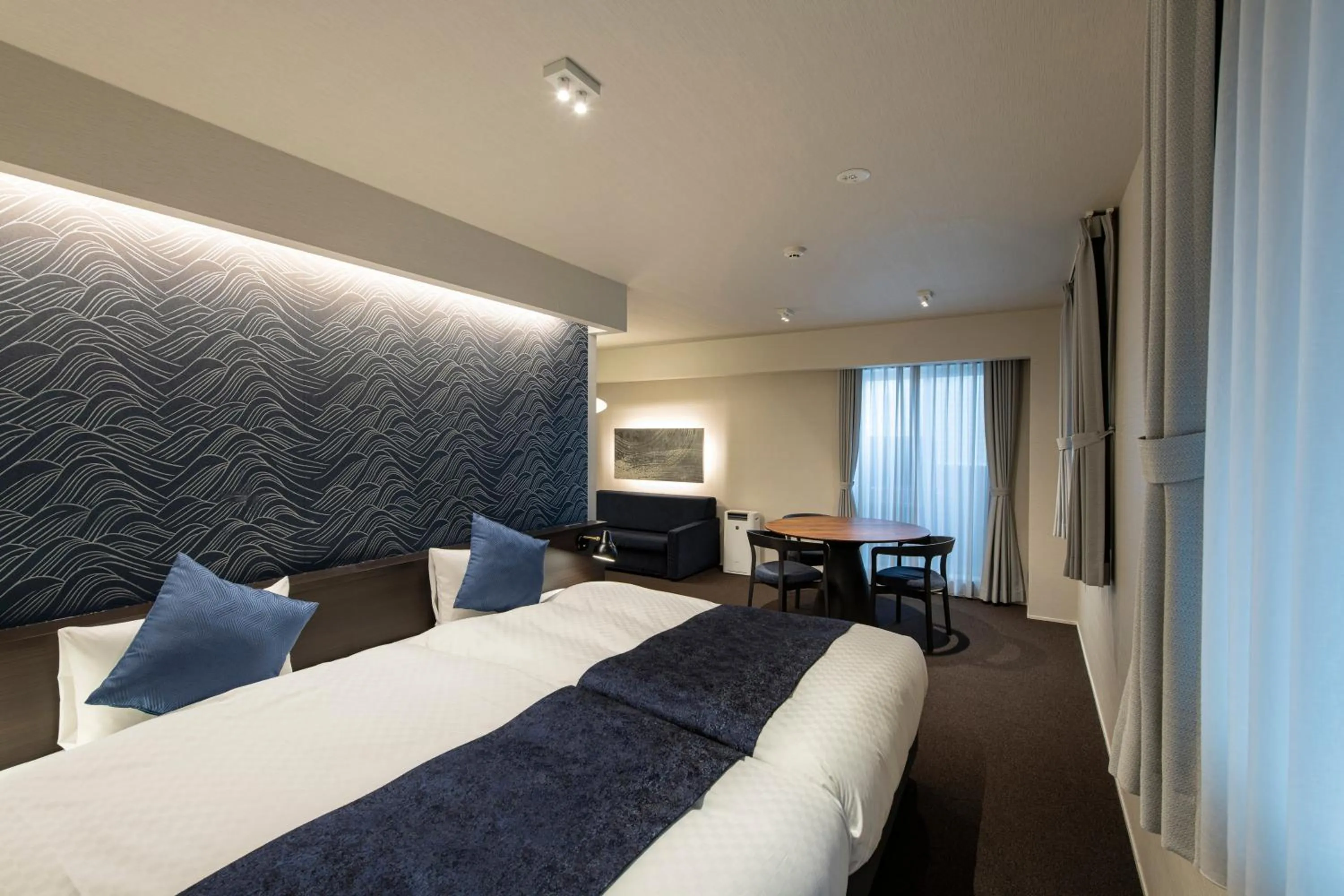 Deluxe Twin Room in HOTEL MASTAY jingumichi