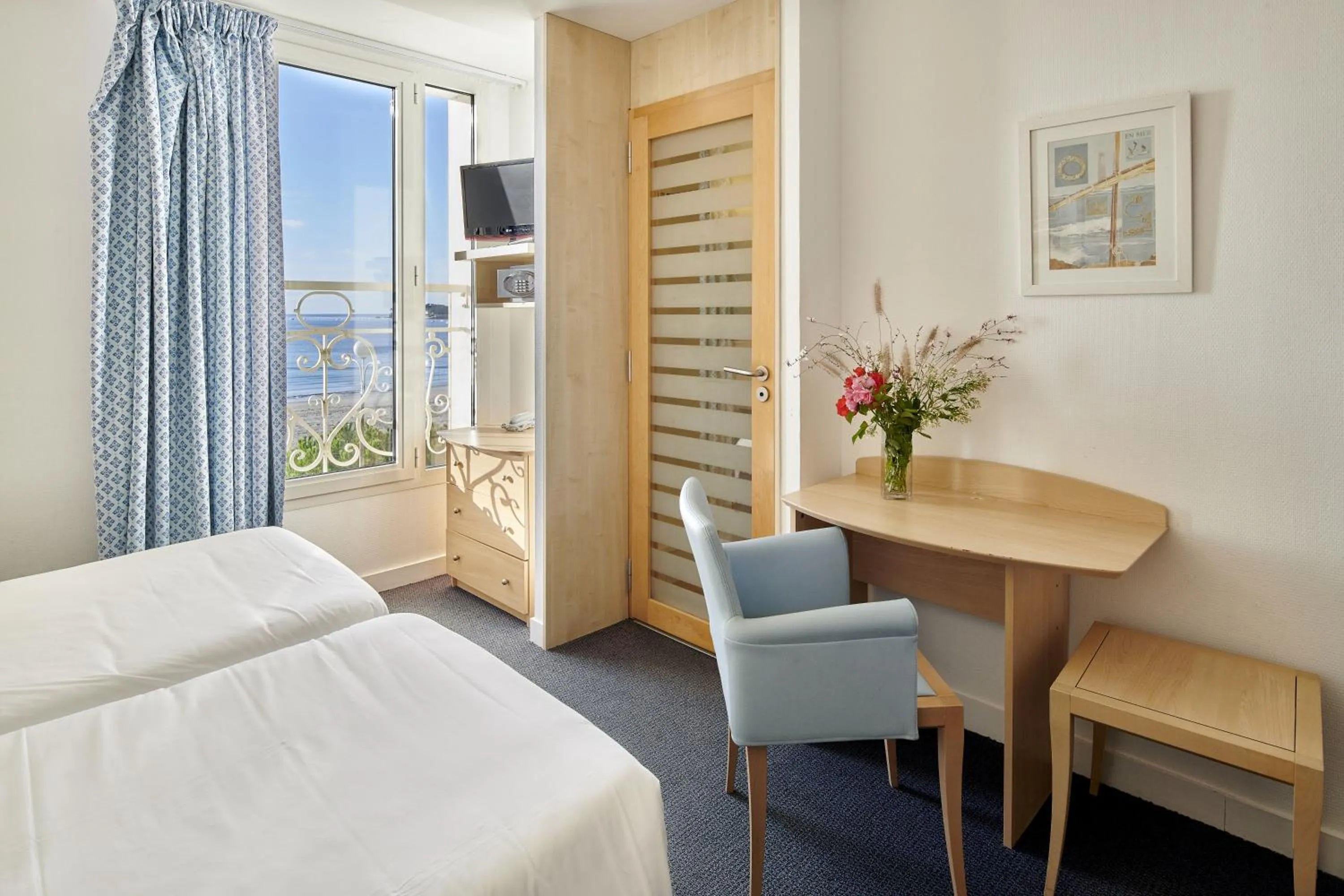Double Room Sea Side in Hôtel Vacances Bleues Villa Caroline