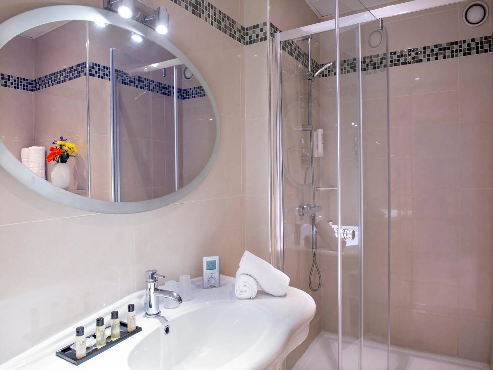 Double Room with Balcony and Sea View in Hôtel Le Royal Promenade des Anglais