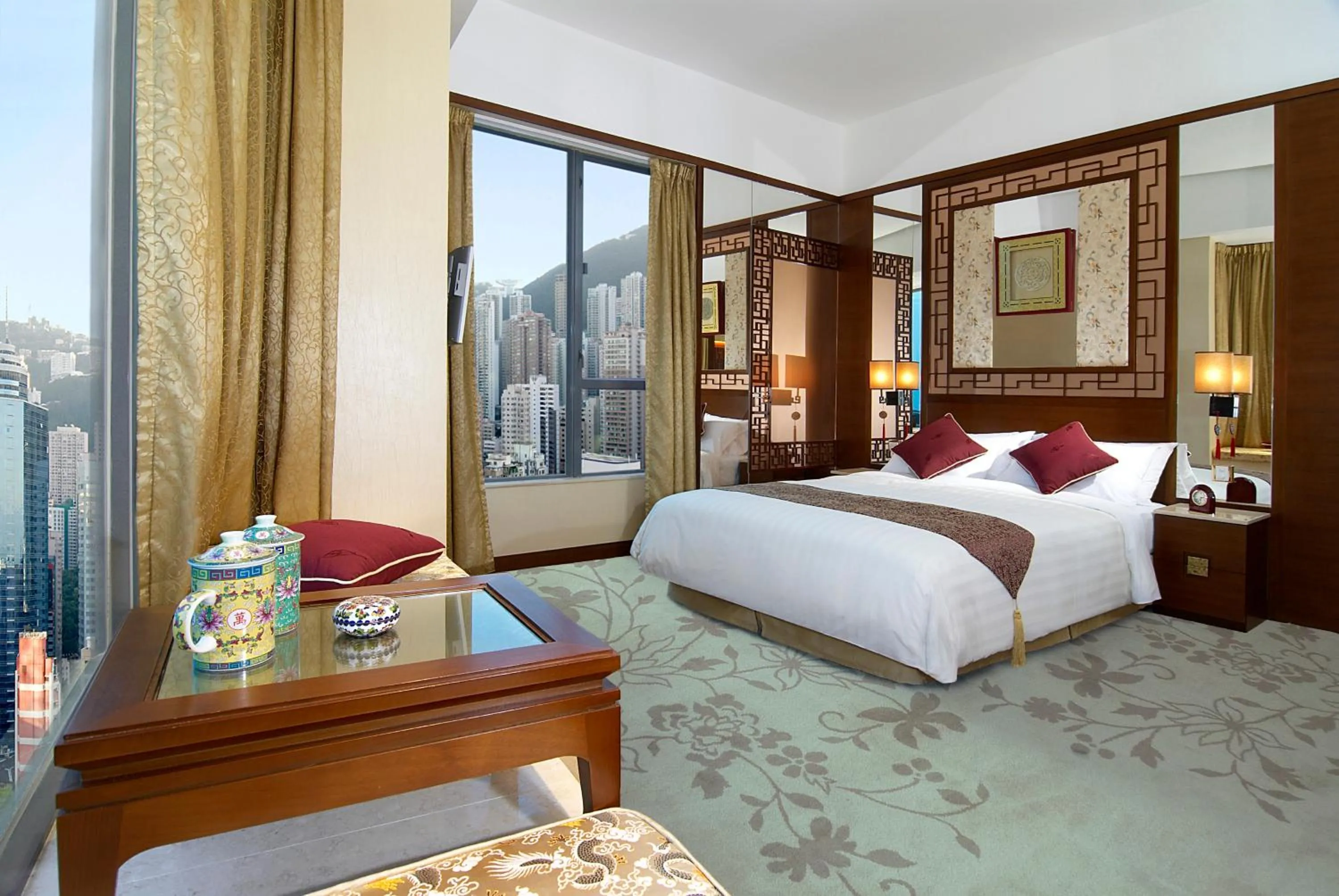 Deluxe City View Room in Lan Kwai Fong Hotel - Kau U Fong