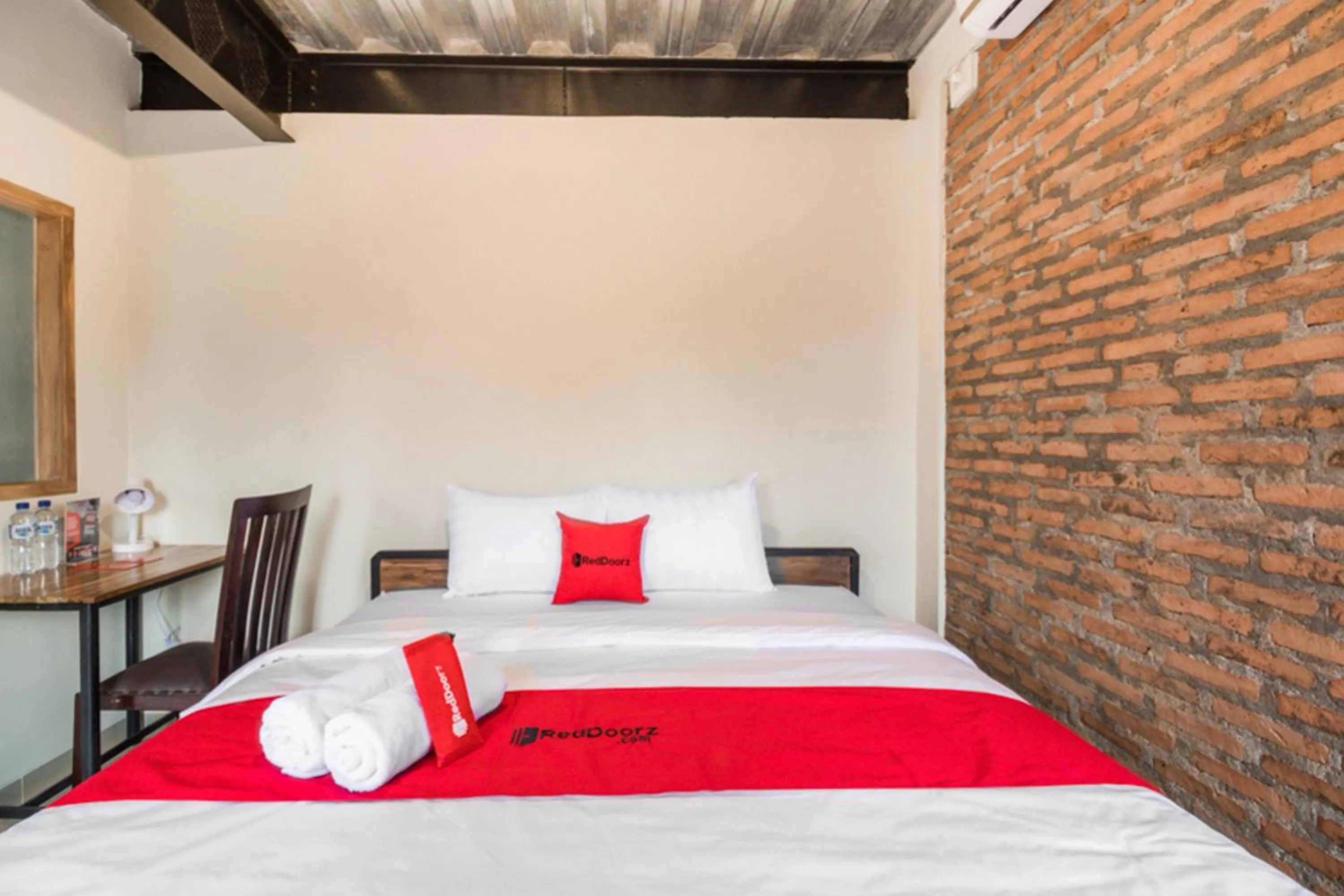 Double Room in RedDoorz Syariah @ Babadan Baru Jakal