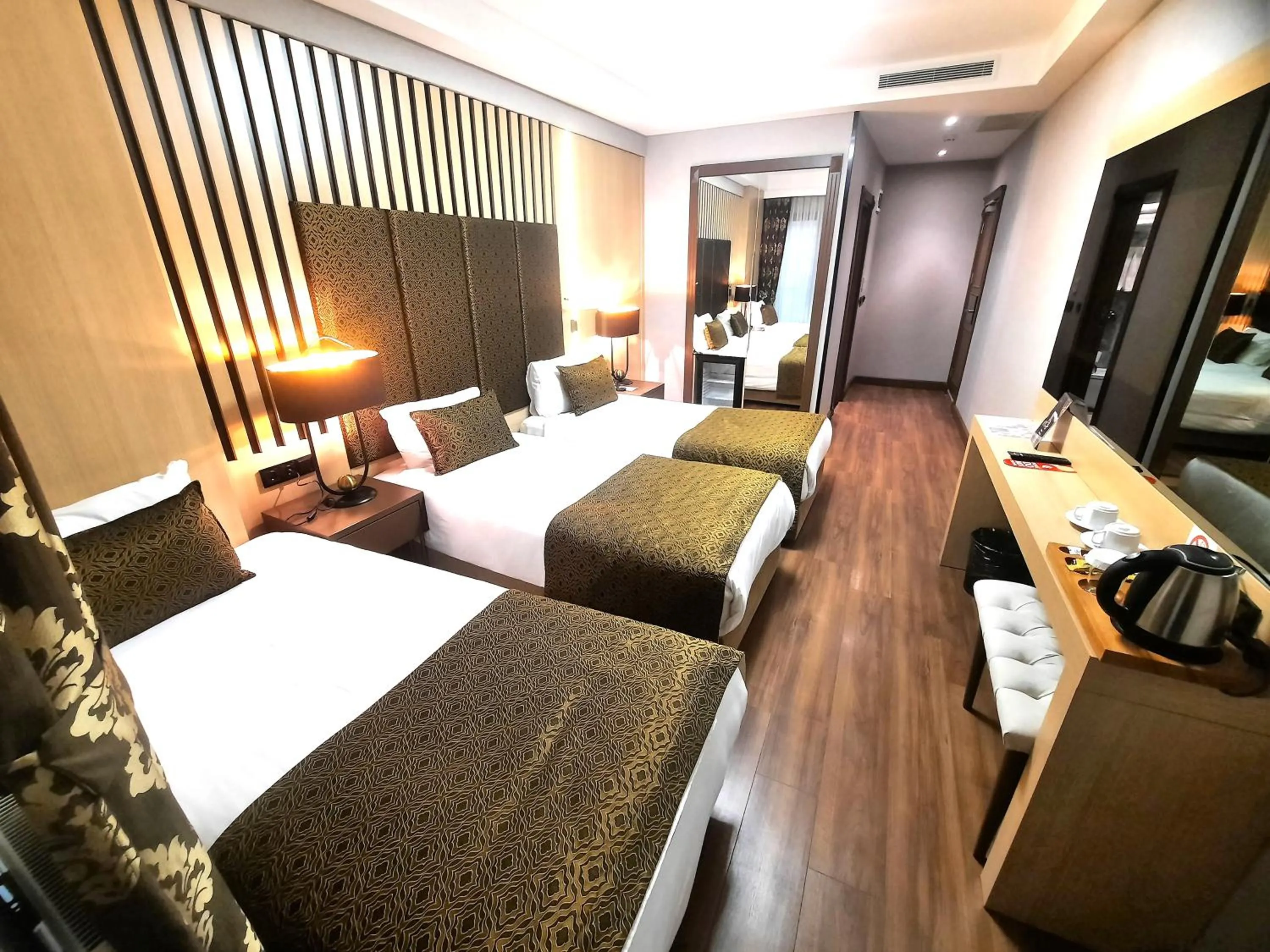 Superior Triple Room in Pell Palace Hotel & SPA