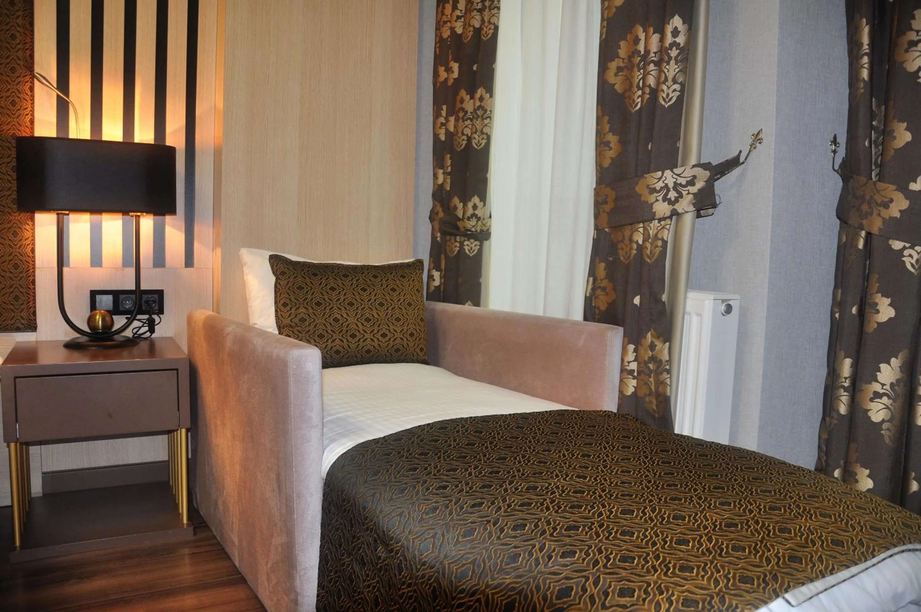 Deluxe Double or Twin Room in Pell Palace Hotel & SPA