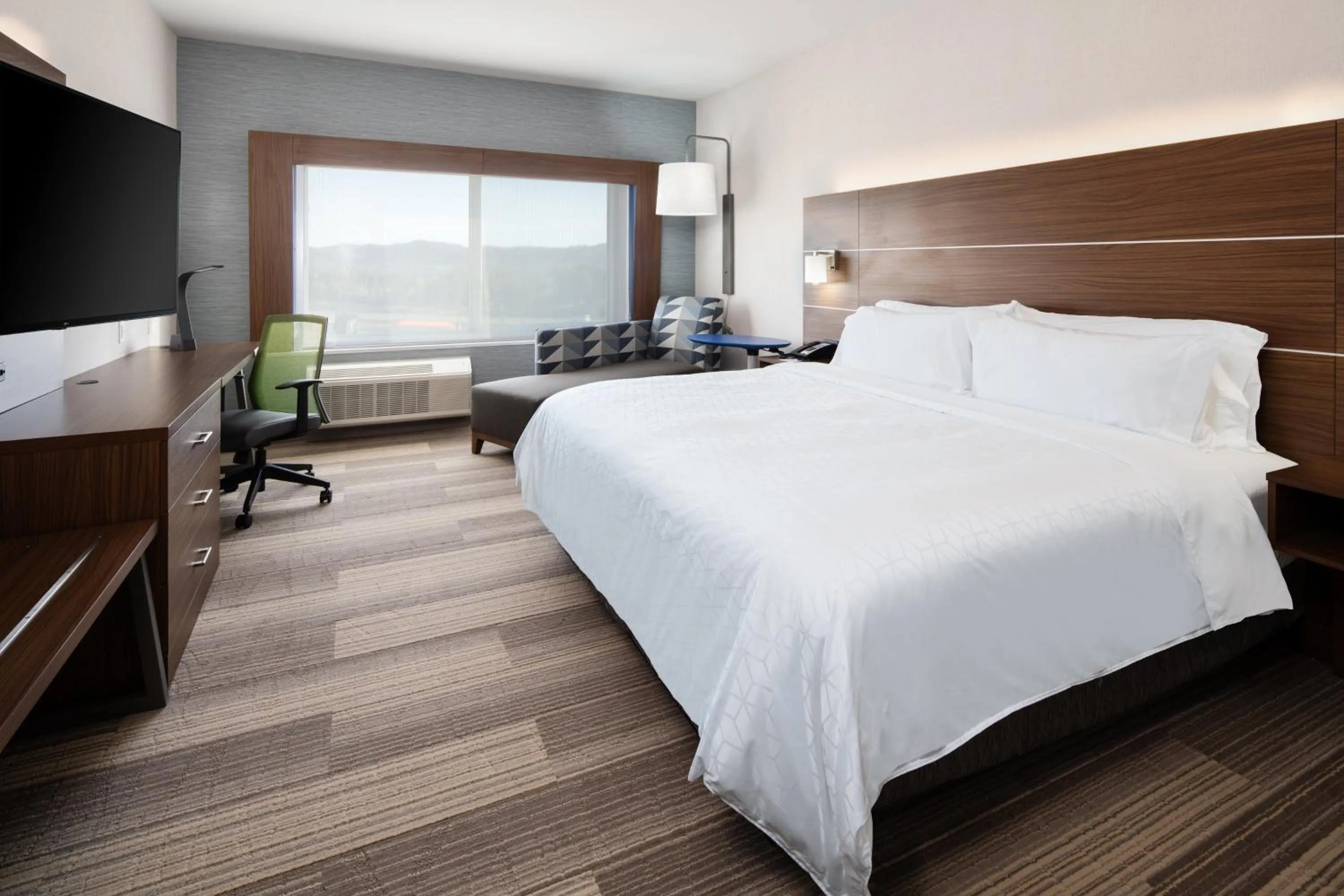 Standard King Room in Holiday Inn Express & Suites - Murrieta by IHG