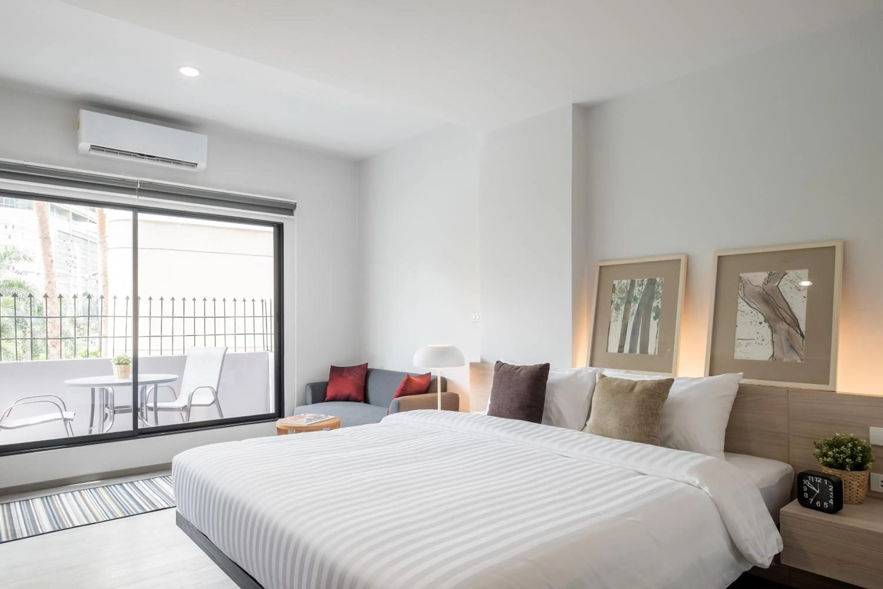 Superior King Room in China Cozy Asoke