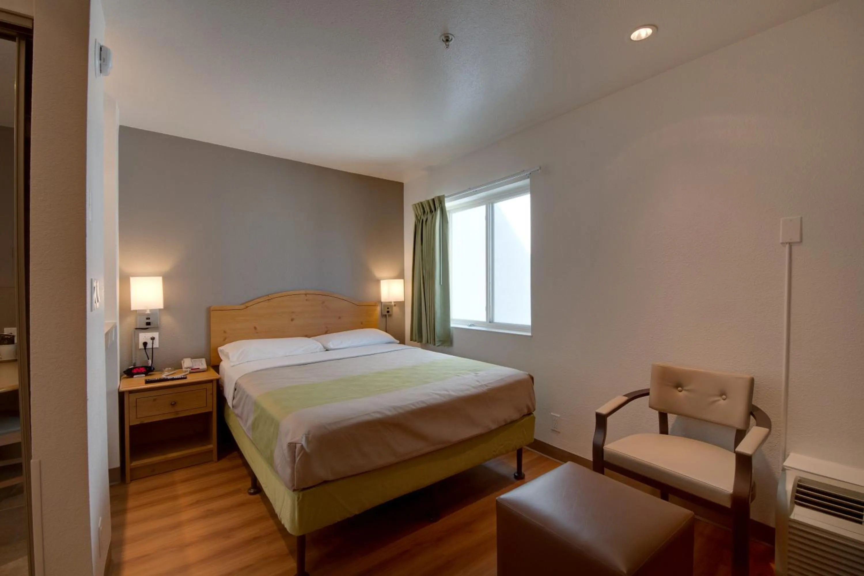 Queen Room - Disability Access - Roll in Shower in Studio 6-Brownsville, TX