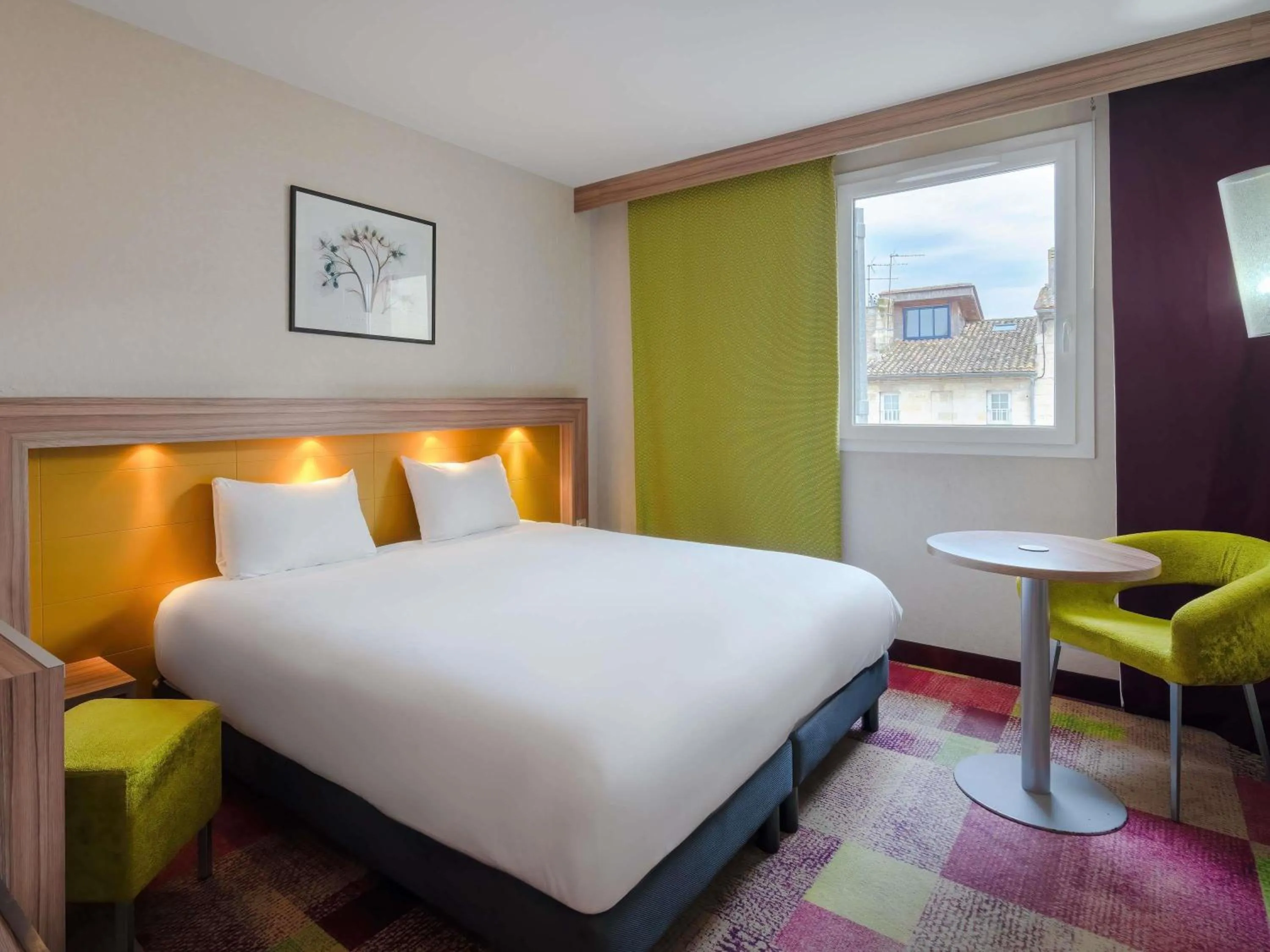 Standard One Double Bed in Mercure Libourne Saint Emilion