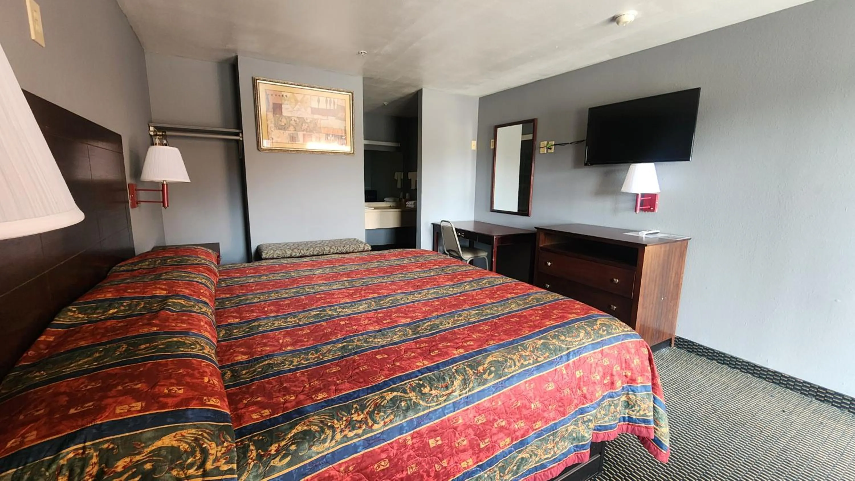 King Bed Non-Smoking in Benbrook Inn & Suites