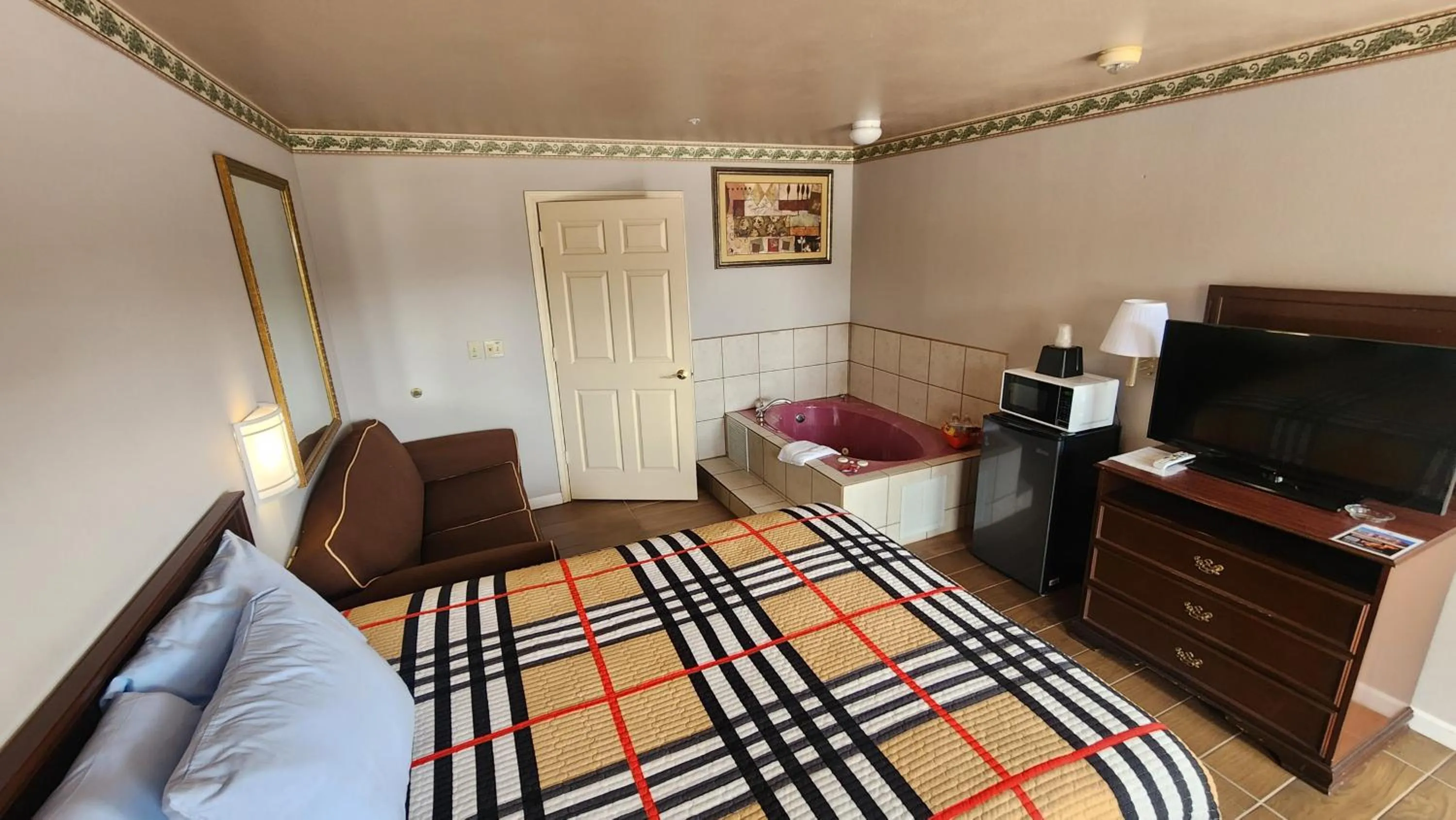 King Bed Smoking in Benbrook Inn & Suites