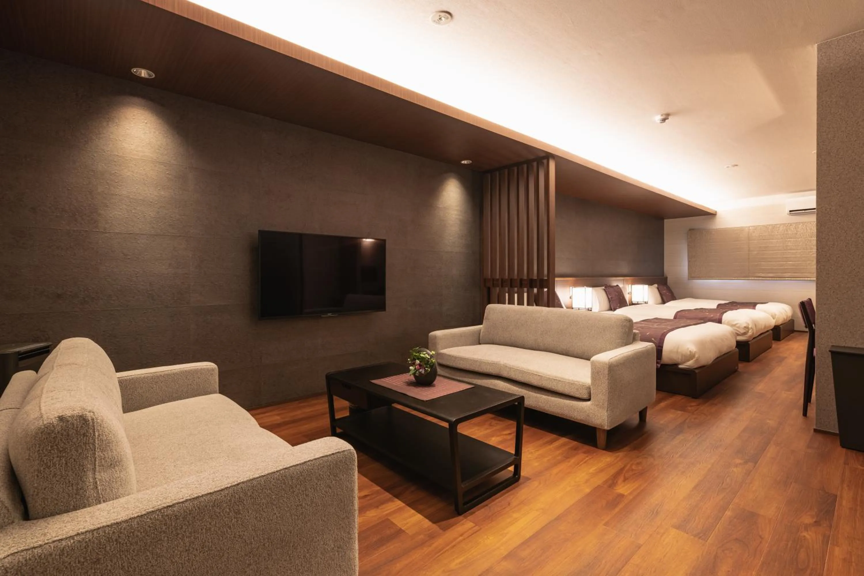 Superior Triple Room in GRAND BASE Iolani