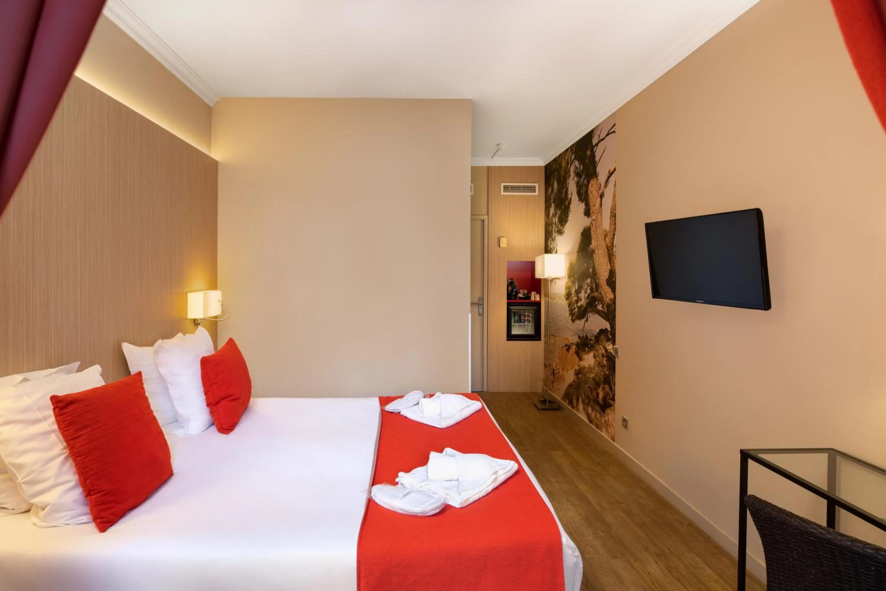 Quadruple Room in SOWELL HÔTELS du Golfe de Saint-Tropez