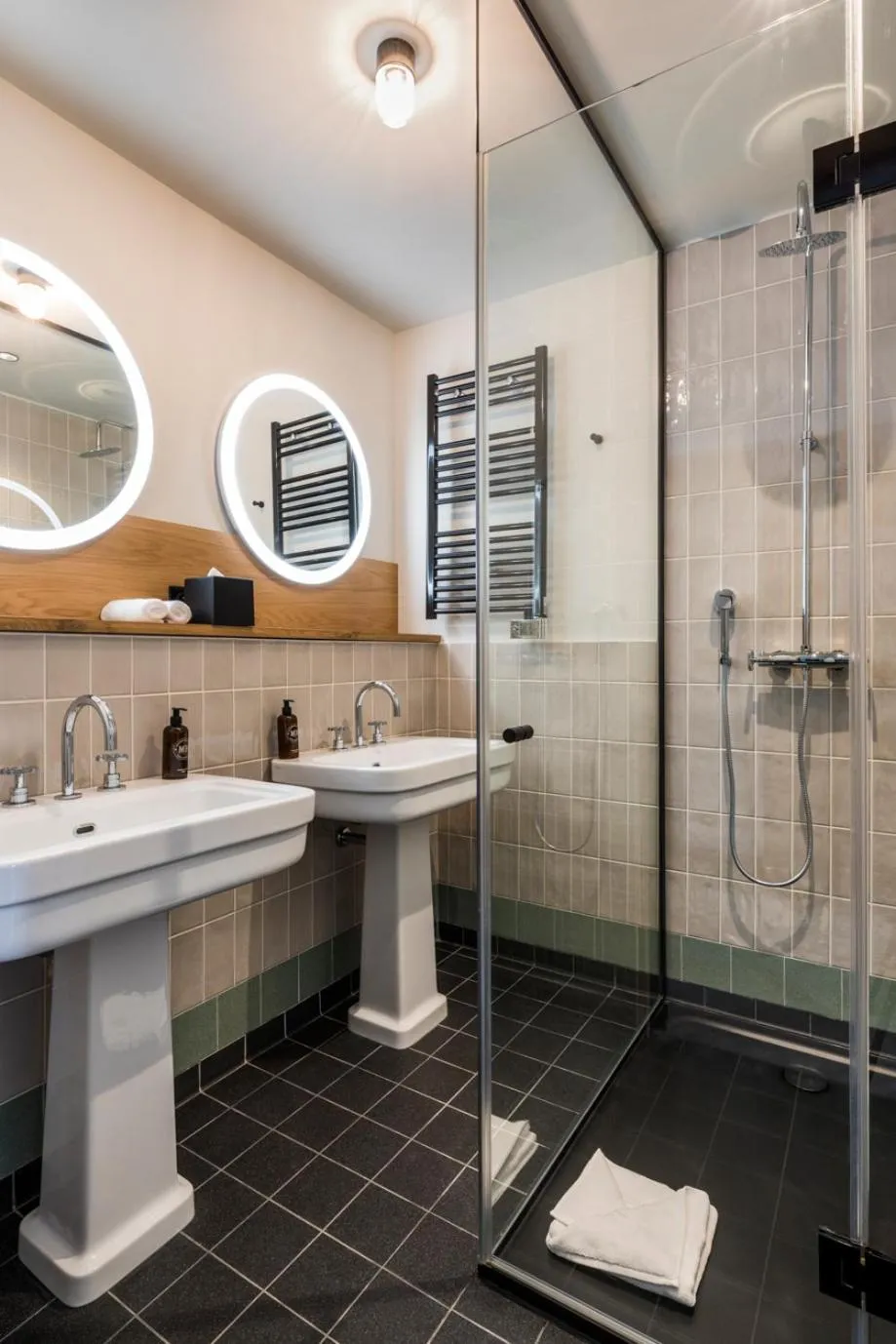 Shower in Le Grand Quartier