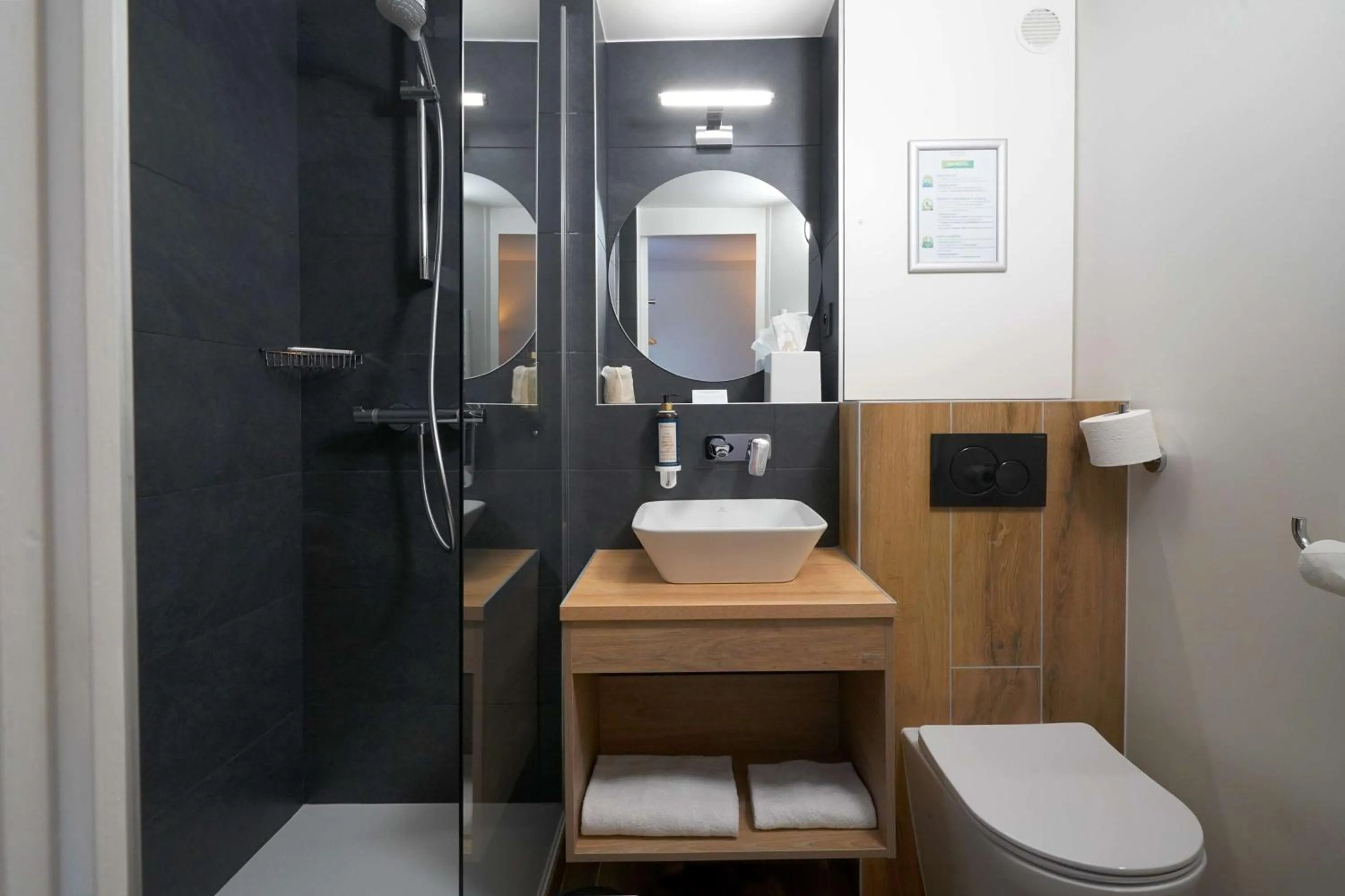 Quadruple Room in Best Western The Hotel Versailles