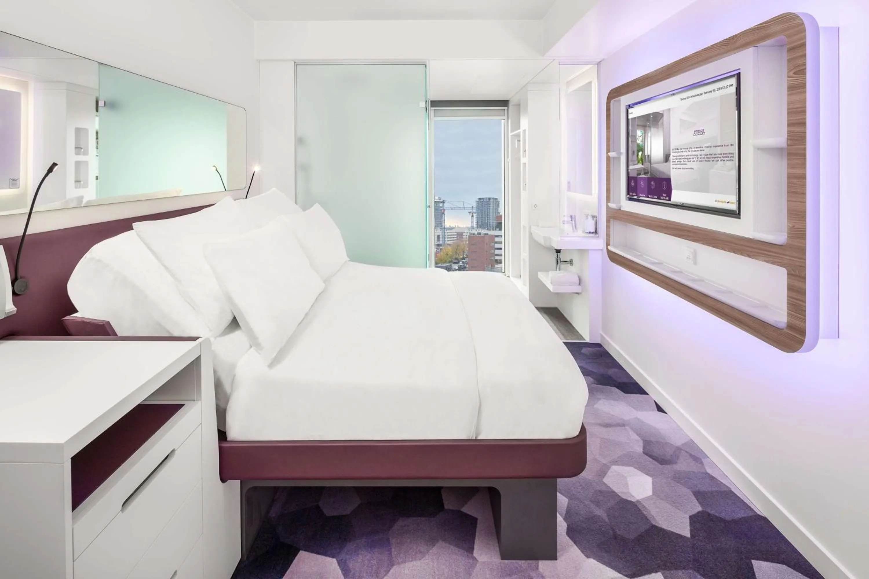 Premium Queen High Floor in YOTEL Amsterdam