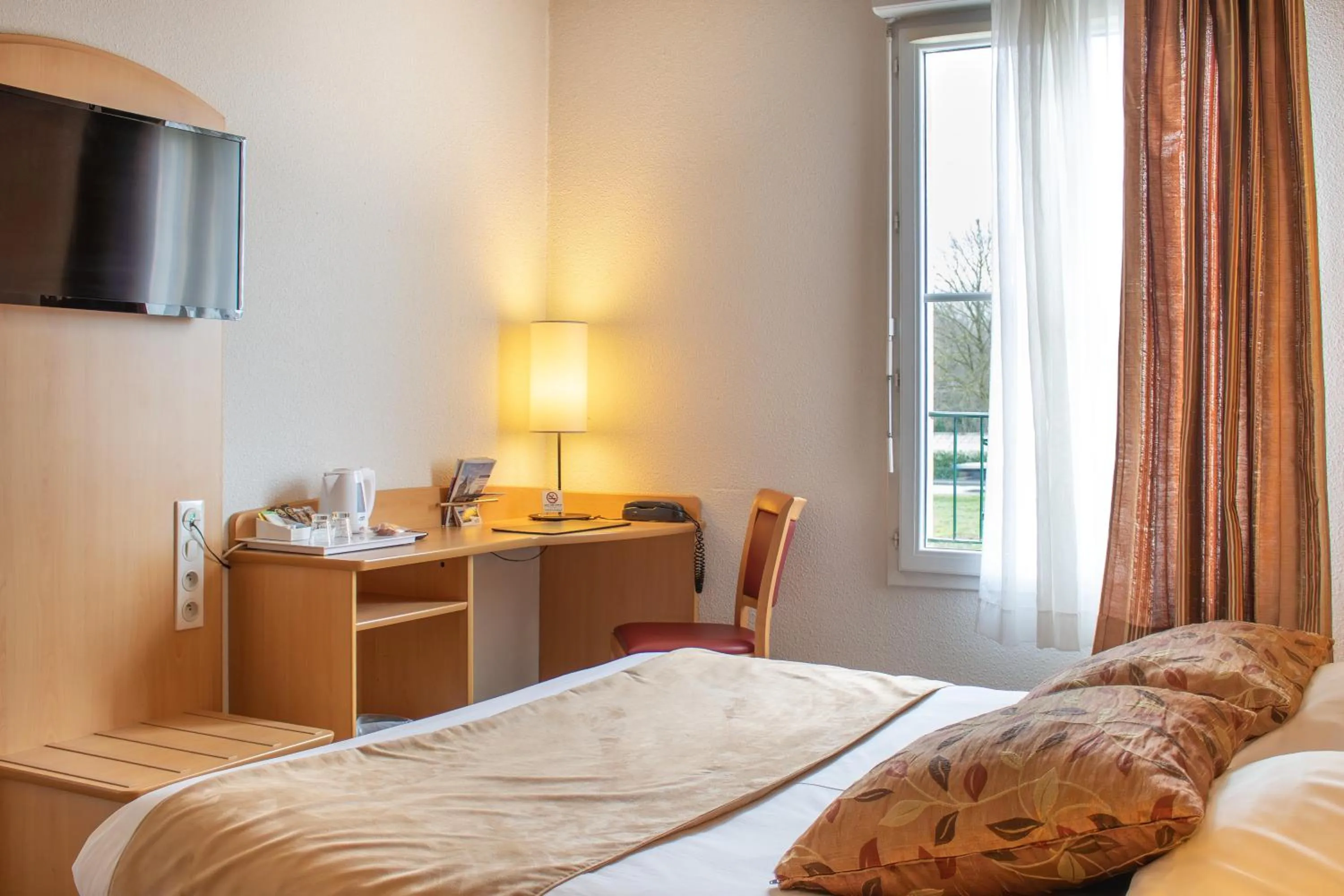 Standard Double Room in Brit Hotel Châteaudun