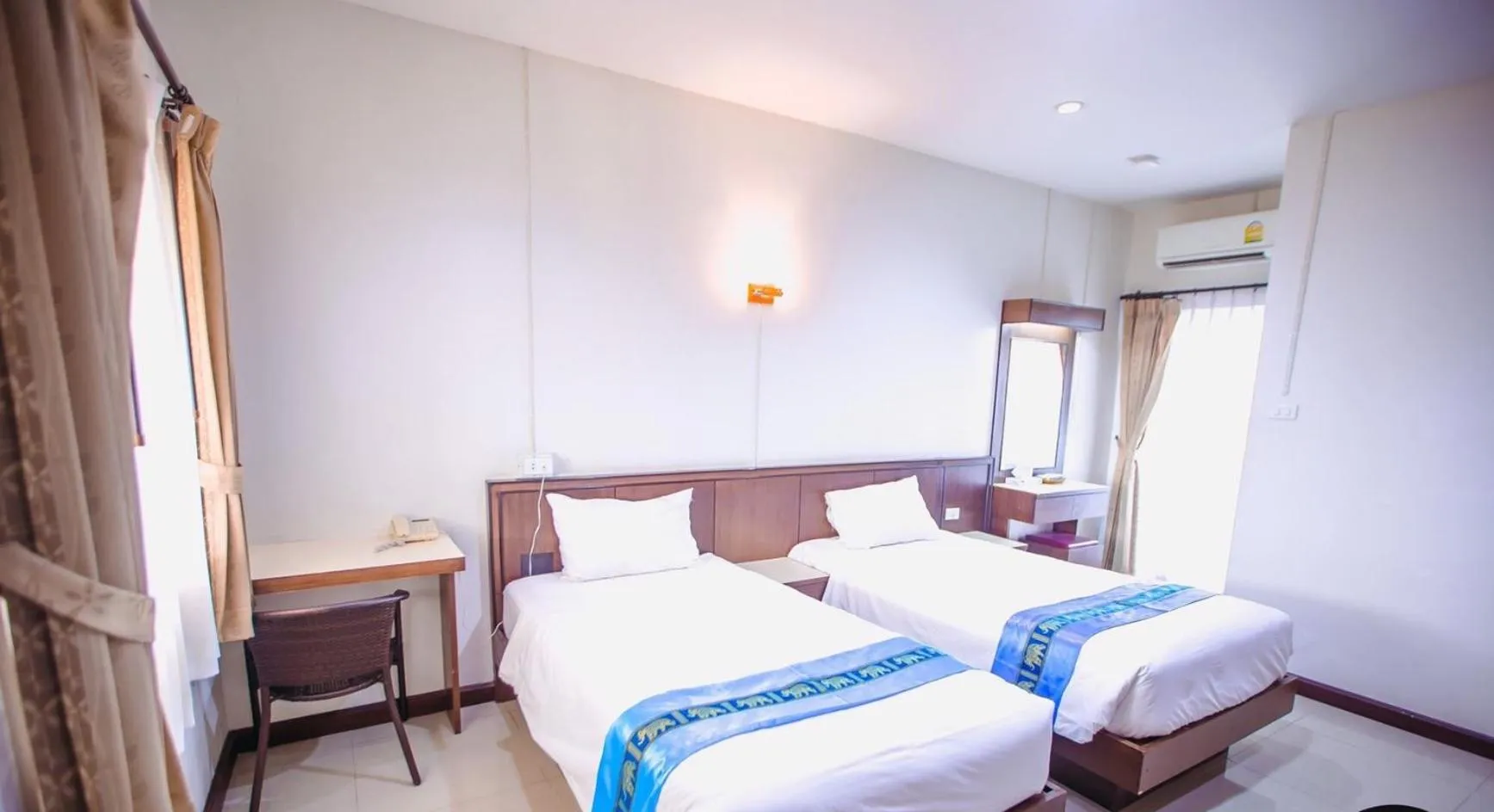 Standard Twin Room in BANDER HOTEL