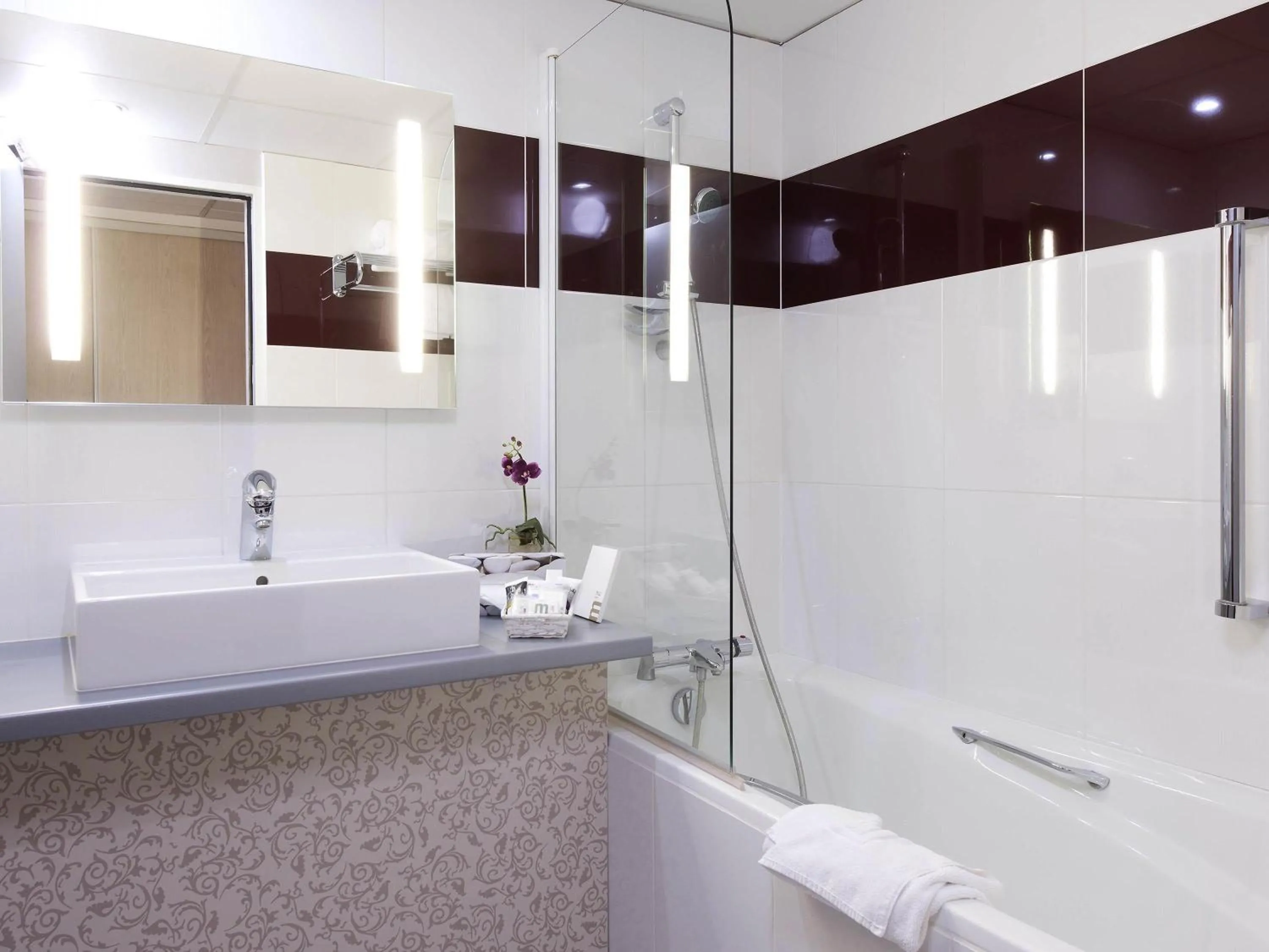 Suite with One Double Bed and Sofa Bed in Mercure Paris 19 Philharmonie La Villette