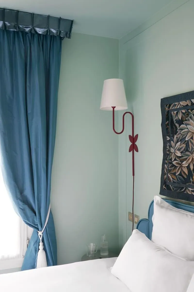 Large Single Room in Hôtel Beauregard