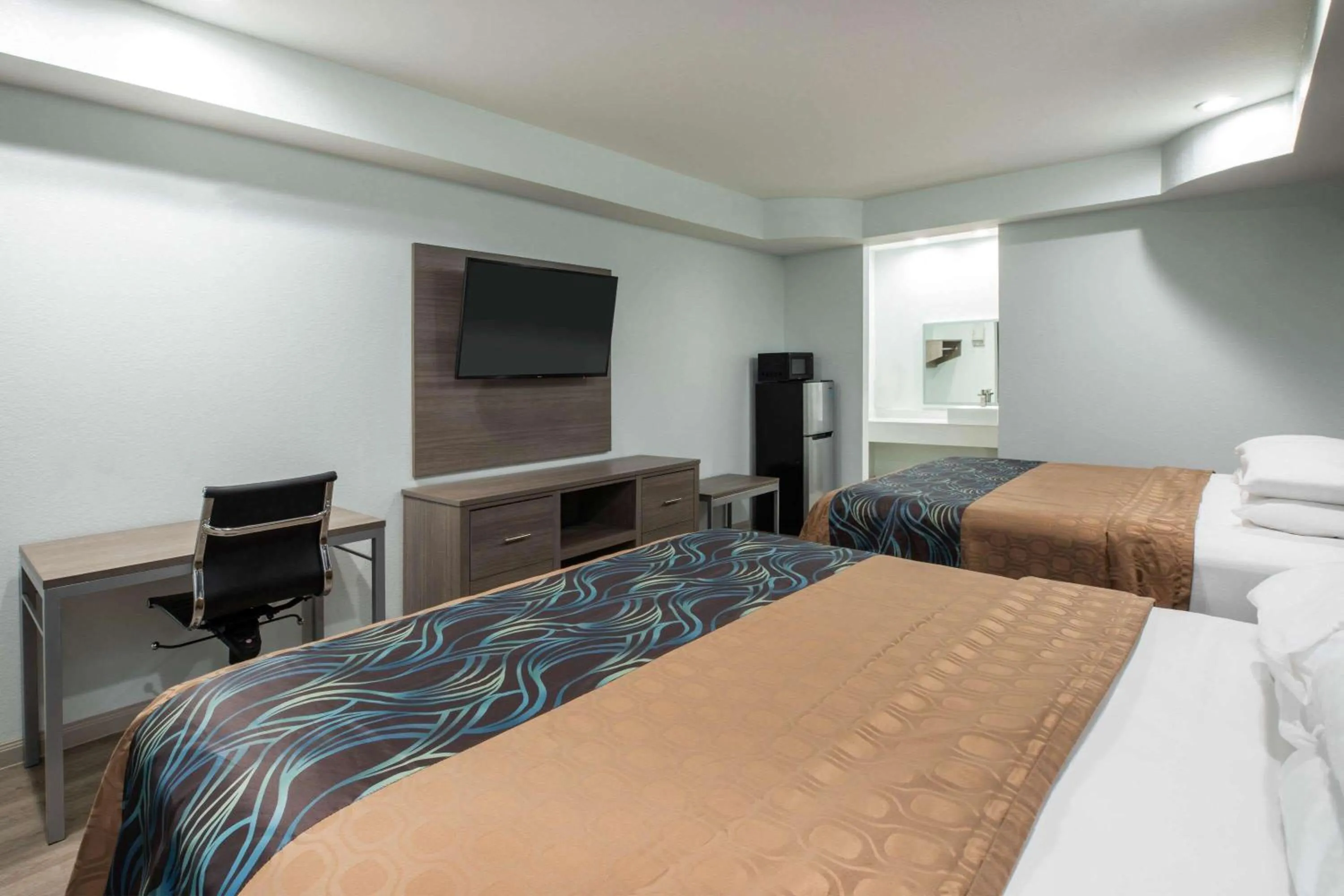 King Room with Two King Beds - Non-Smoking in Super 8 by Wyndham Humble Houston Fallcreek