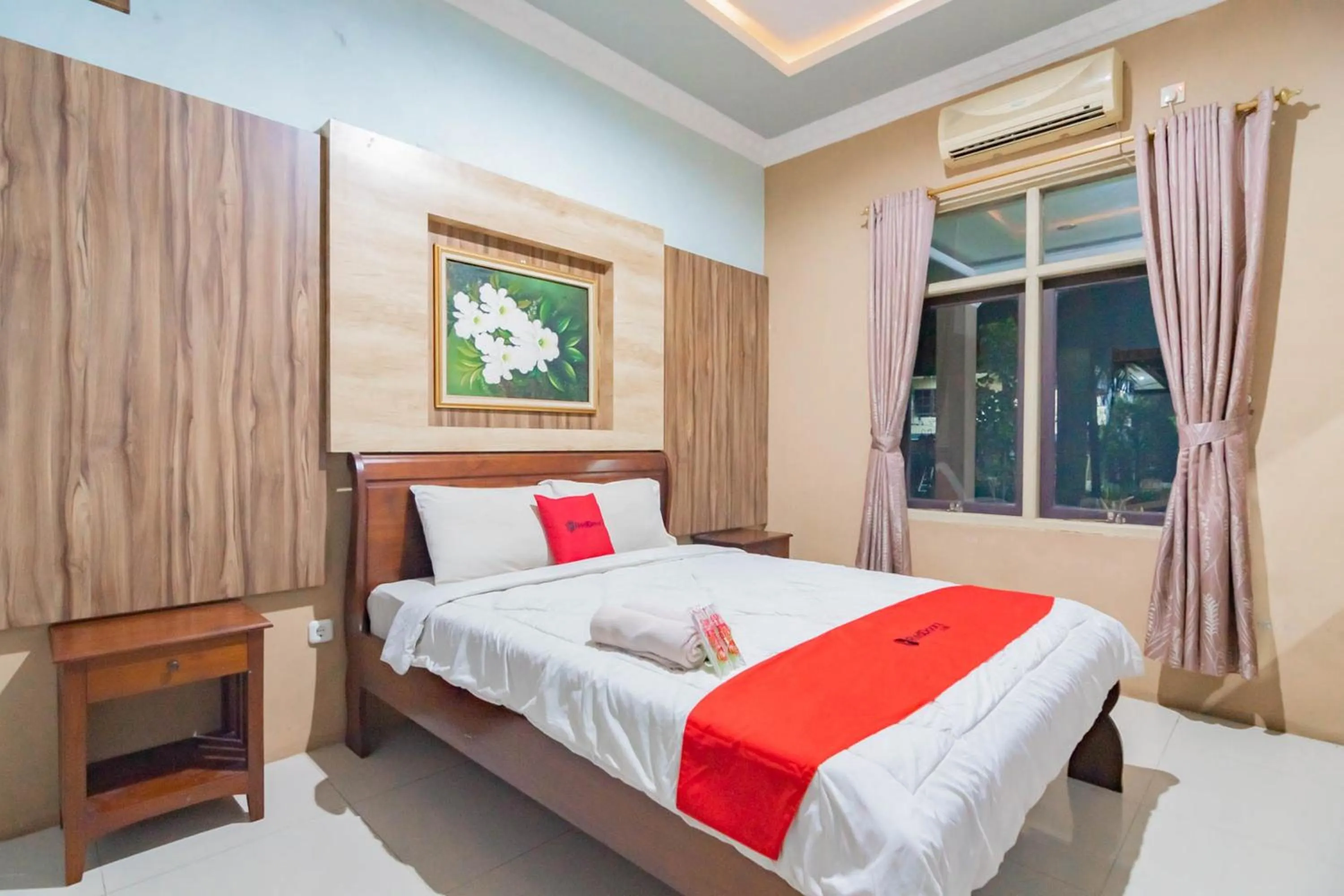 Standard Double Room in RedDoorz Resort Premium @ Sangkan Hurip Kuningan