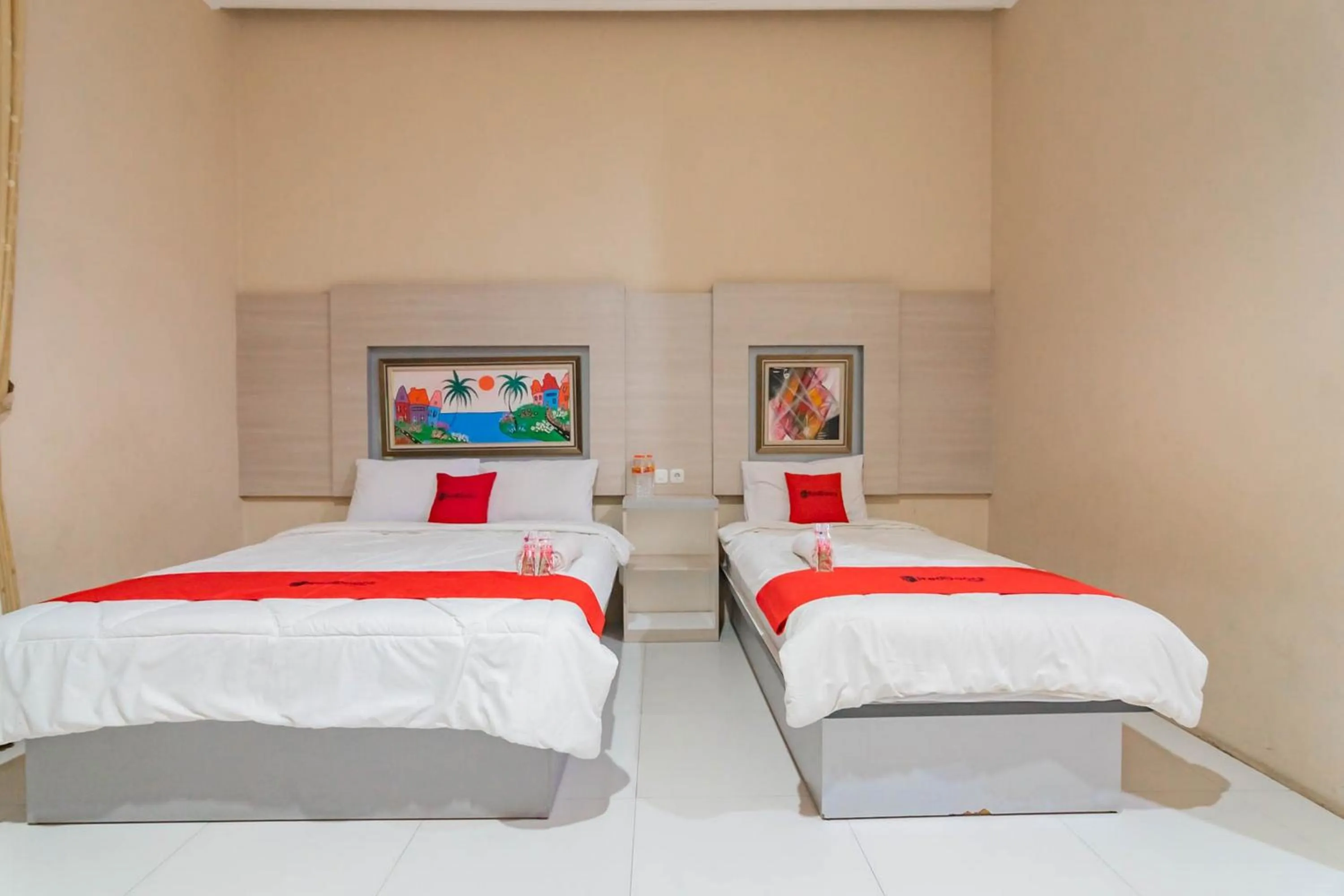 Deluxe Room in RedDoorz Resort Premium @ Sangkan Hurip Kuningan