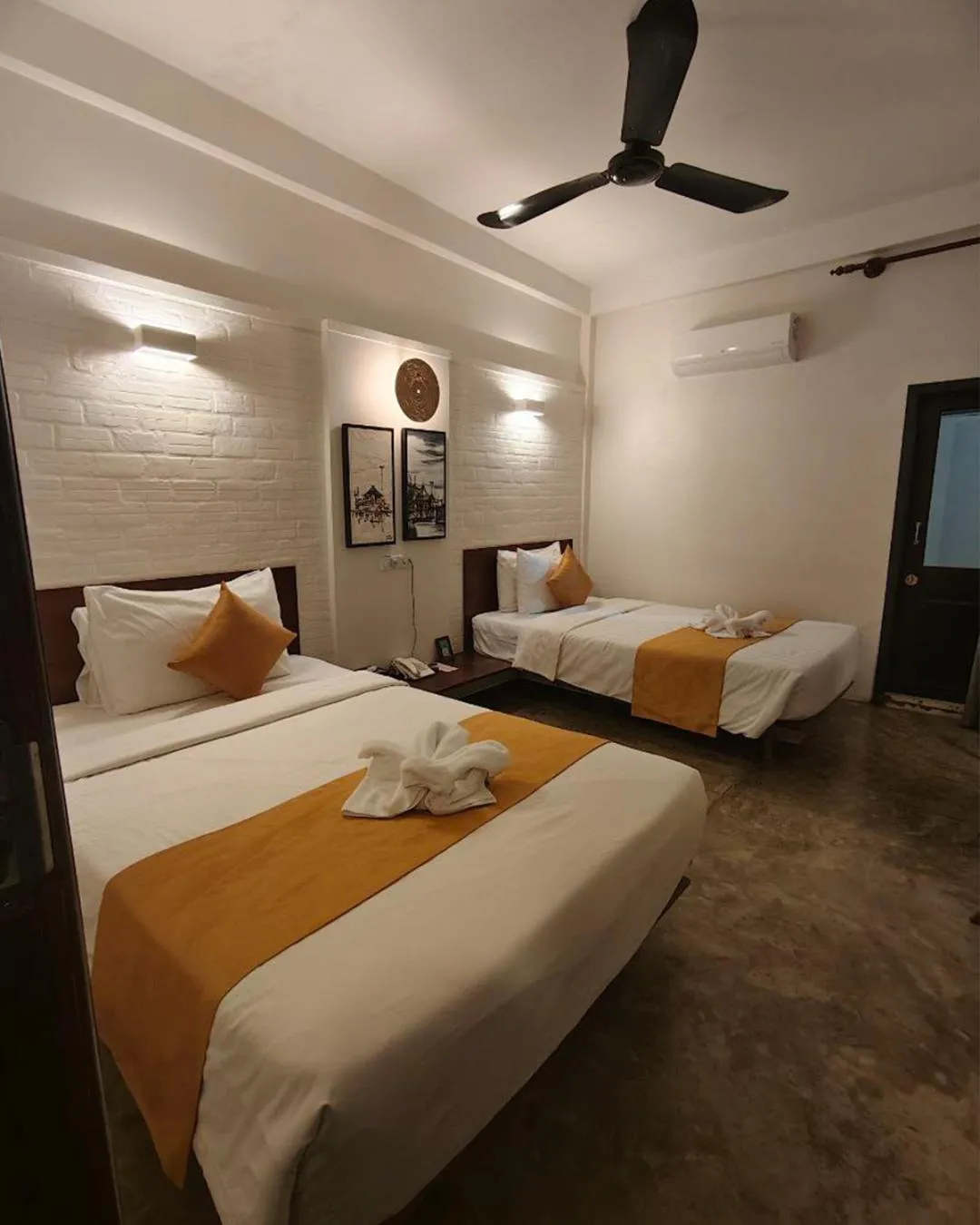 Superior Twin Room in Baahu Villa