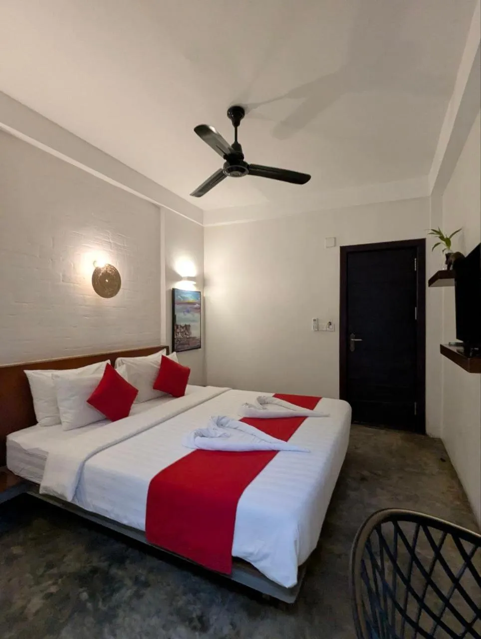 Superior Double Room - single occupancy in Baahu Villa