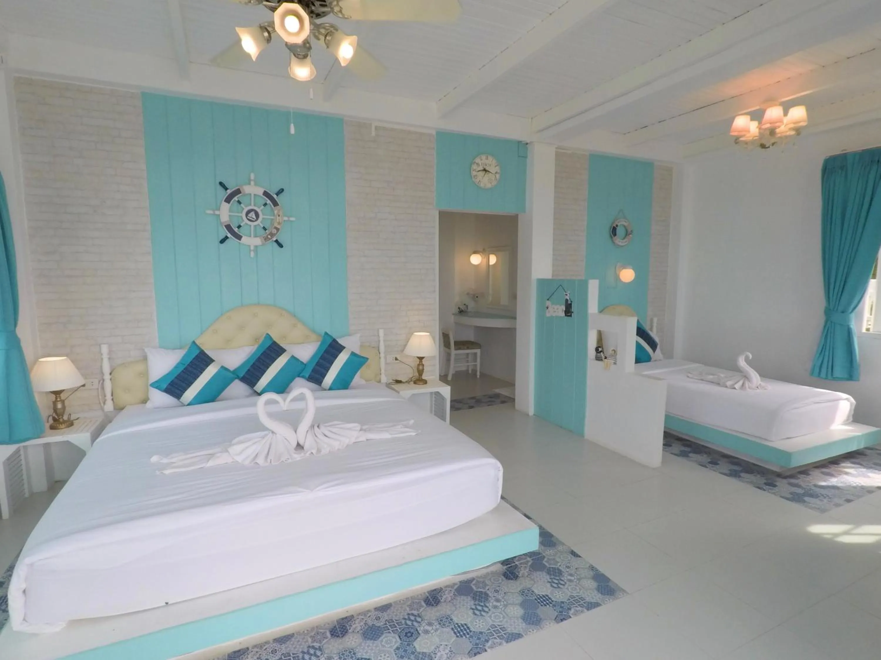 Triple Room with Sea View in DD Hut Koh Tao