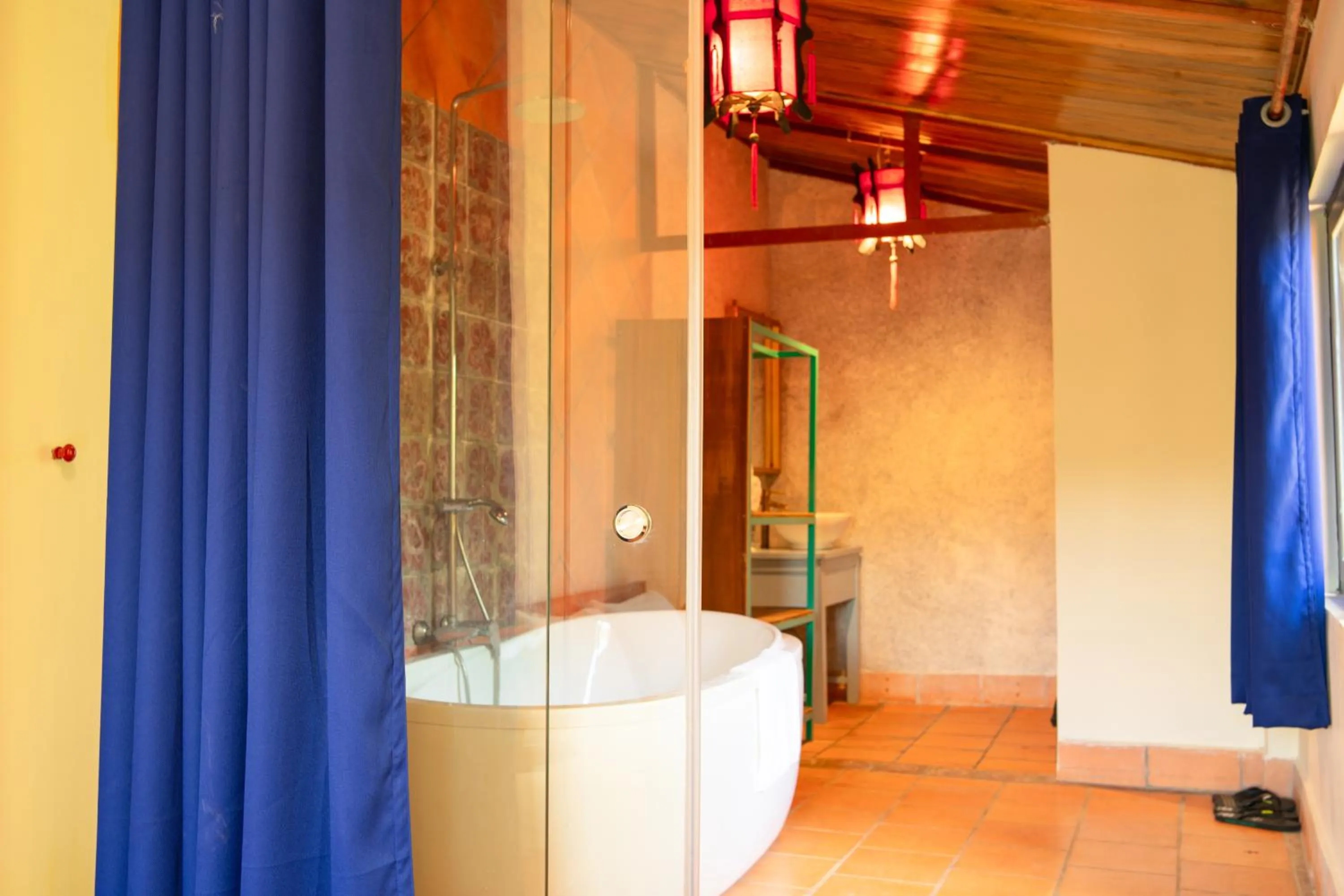 Deluxe Double or Twin Room with Garden View in Ivory Falls Villa