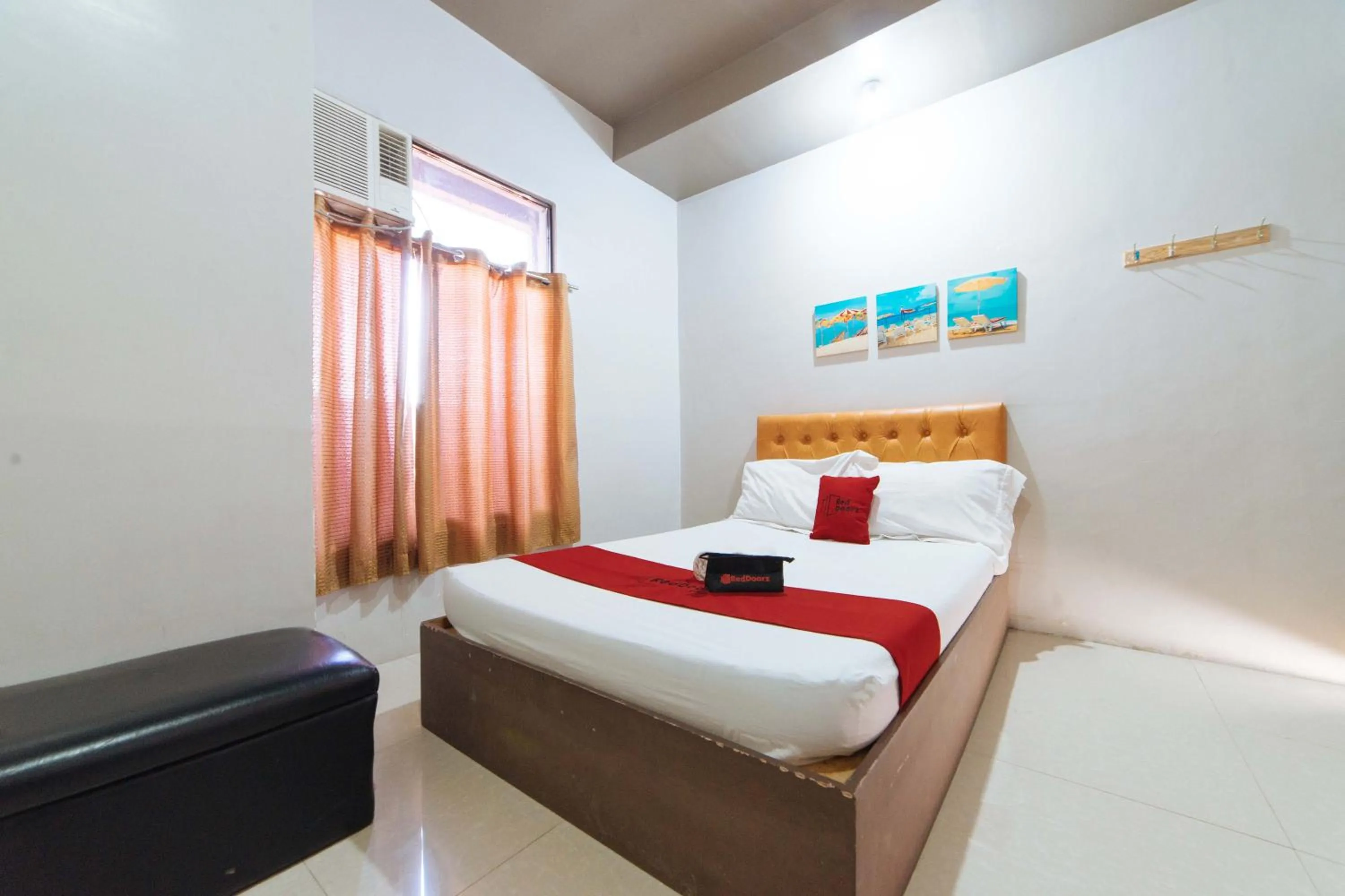 Deluxe Room in RedDoorz @ Aparente Gensan