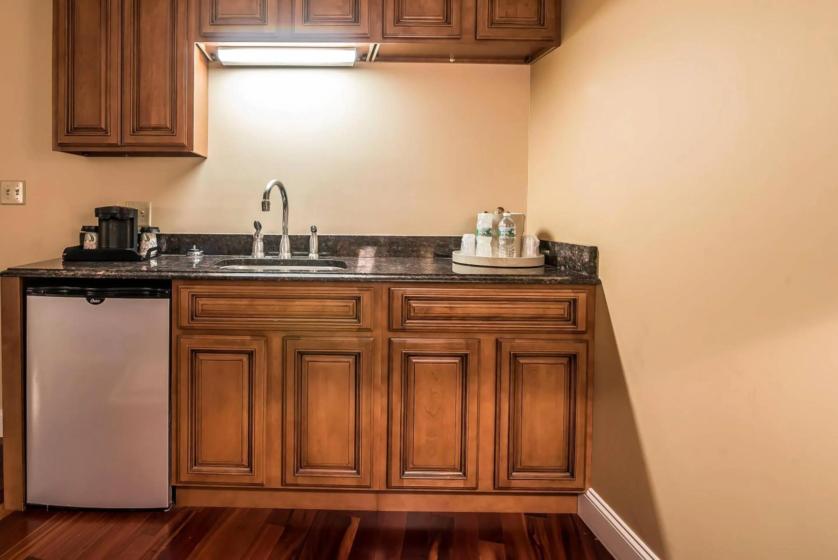 Deluxe King Room with View - Non-Smoking  in Riverside Hotel, an Ascend Collection Hotel