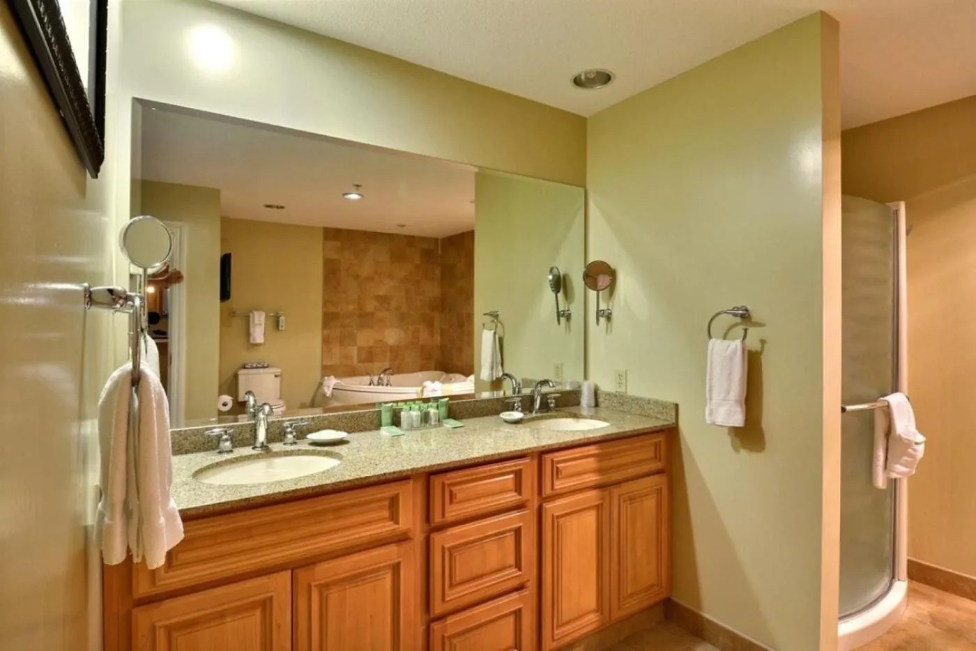 King Room - Disability Access in Riverside Hotel, an Ascend Collection Hotel