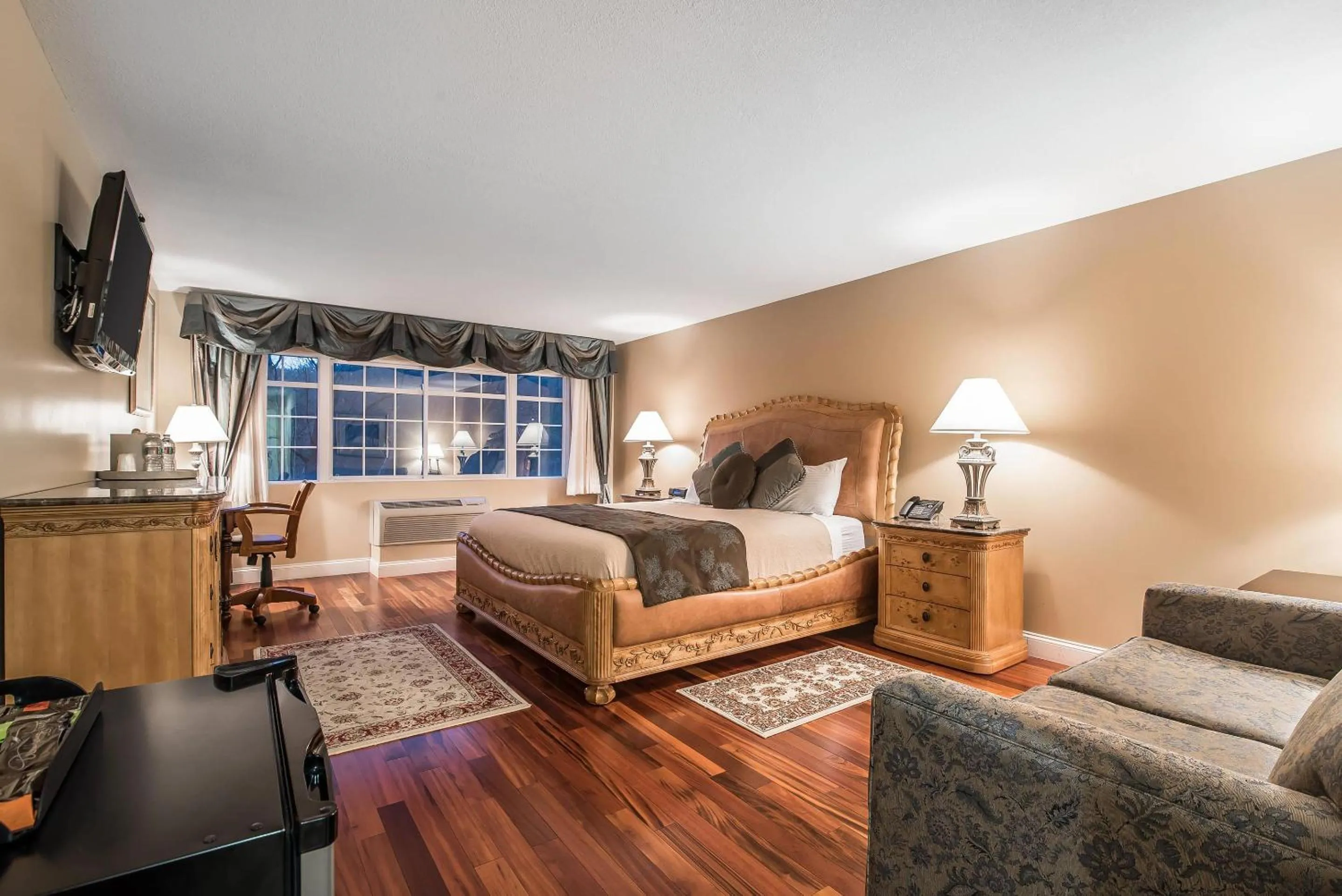 King Room with Sofa Bed - Non-Smoking in Riverside Hotel, an Ascend Collection Hotel