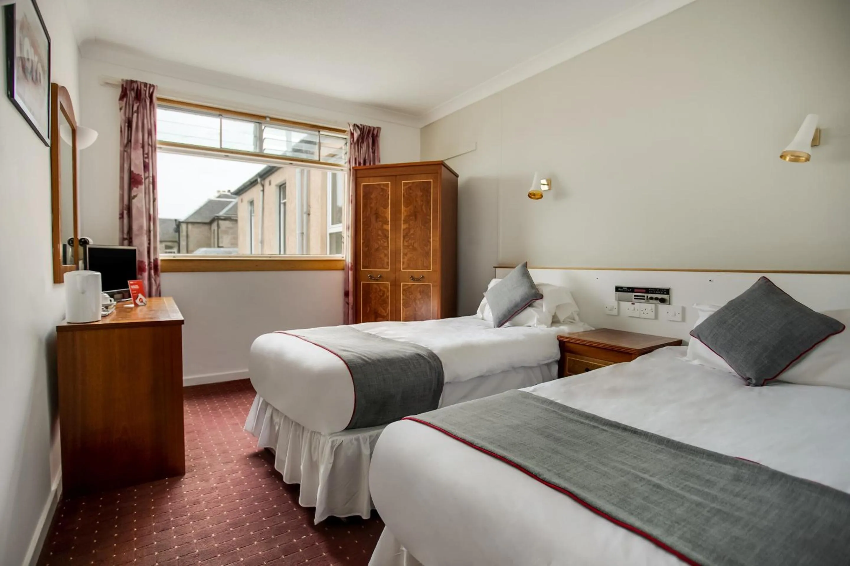 Standard Twin Room in OYO Glenpark Hotel, Ayr Central