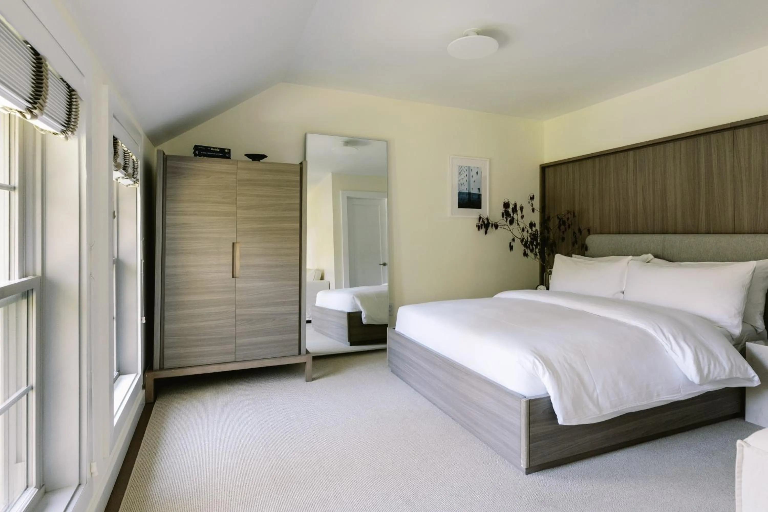 Standard Queen Room in The Roundtree, Amagansett