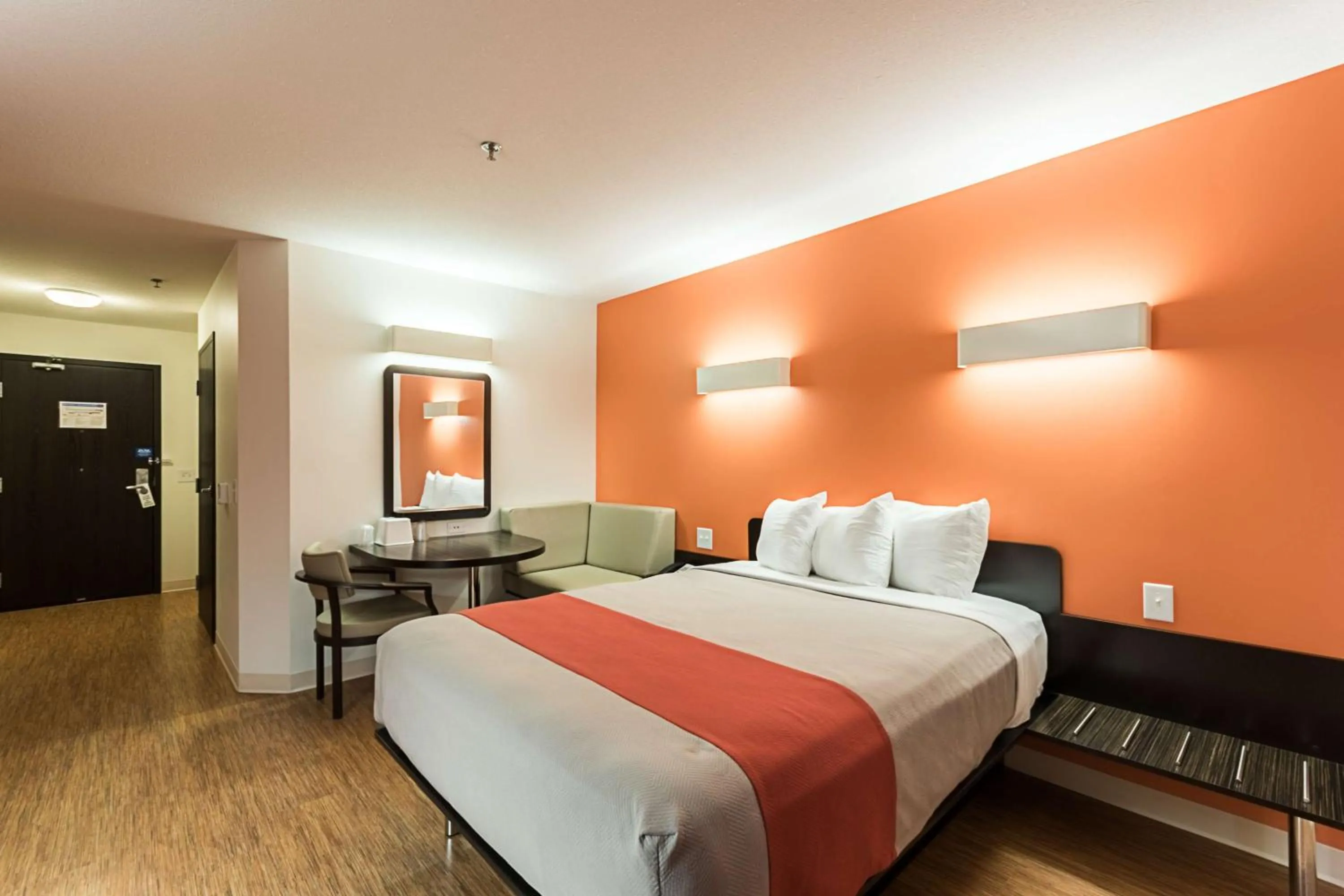 Queen Room - Non-Smoking in Motel 6-Moosomin, SK